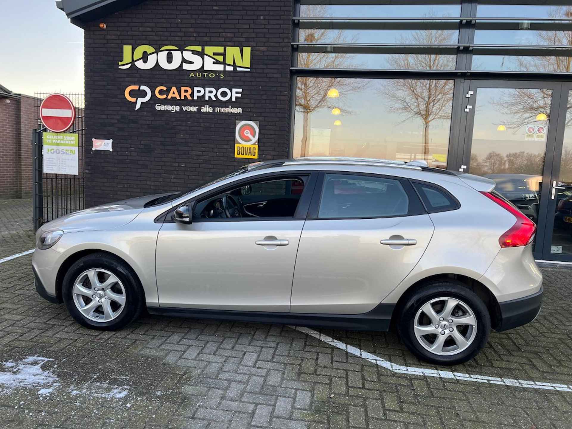 VOLVO V40 2.0 D2 MOMENTUM CROSSCOUNTRY - 7/29