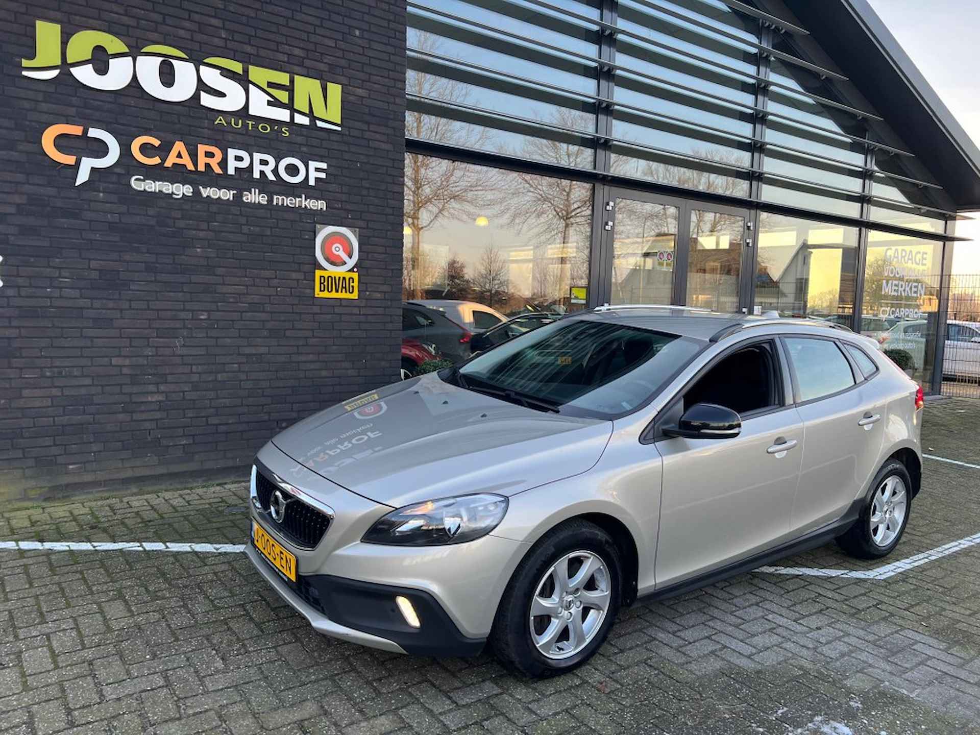 VOLVO V40 2.0 D2 MOMENTUM CROSSCOUNTRY - 8/29