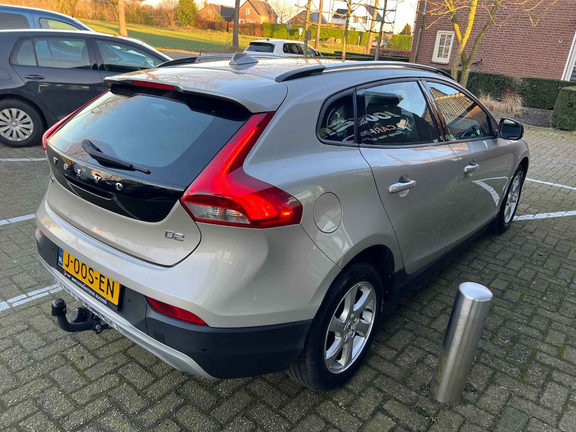 VOLVO V40 2.0 D2 MOMENTUM CROSSCOUNTRY - 10/29