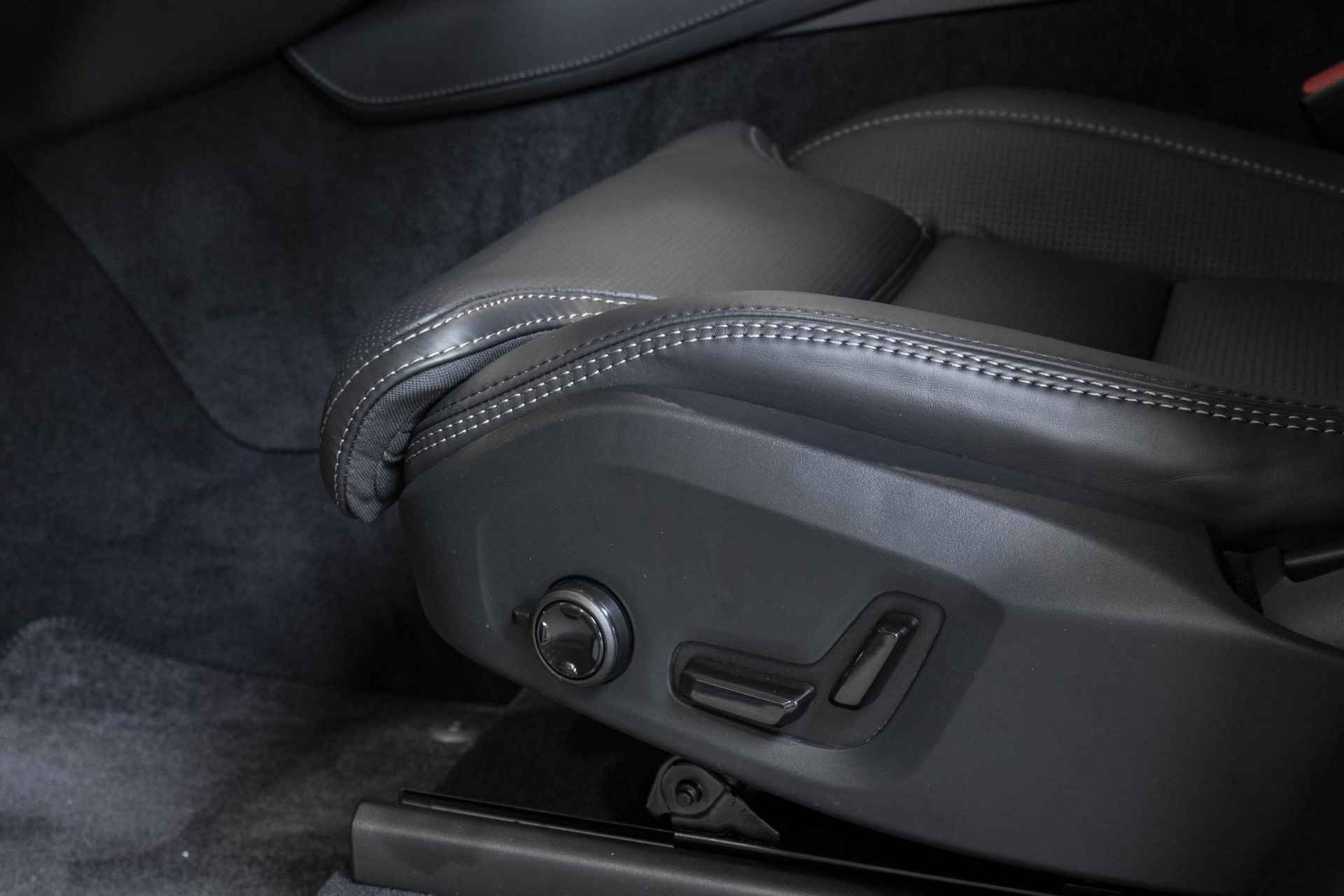 Volvo XC90 T8 Recharge AWD Ultimate Dark | Bowers & Wilkins | Luchtvering | Panoramadak | Stoelventilatie | Stoel- en stuurverwarming | 360º camera - 19/44
