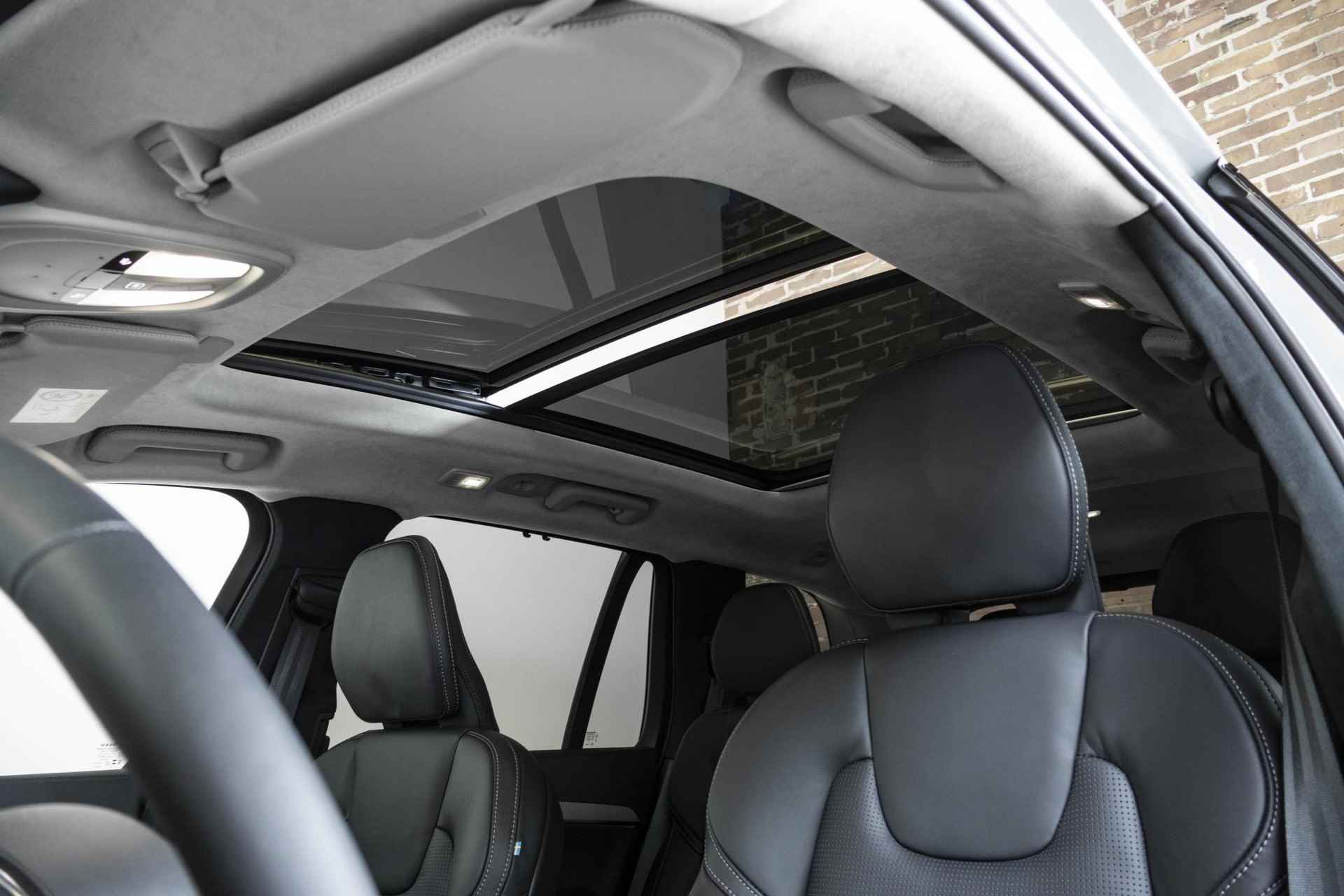 Volvo XC90 T8 Recharge AWD Ultimate Dark | Bowers & Wilkins | Luchtvering | Panoramadak | Stoelventilatie | Stoel- en stuurverwarming | 360º camera - 32/44
