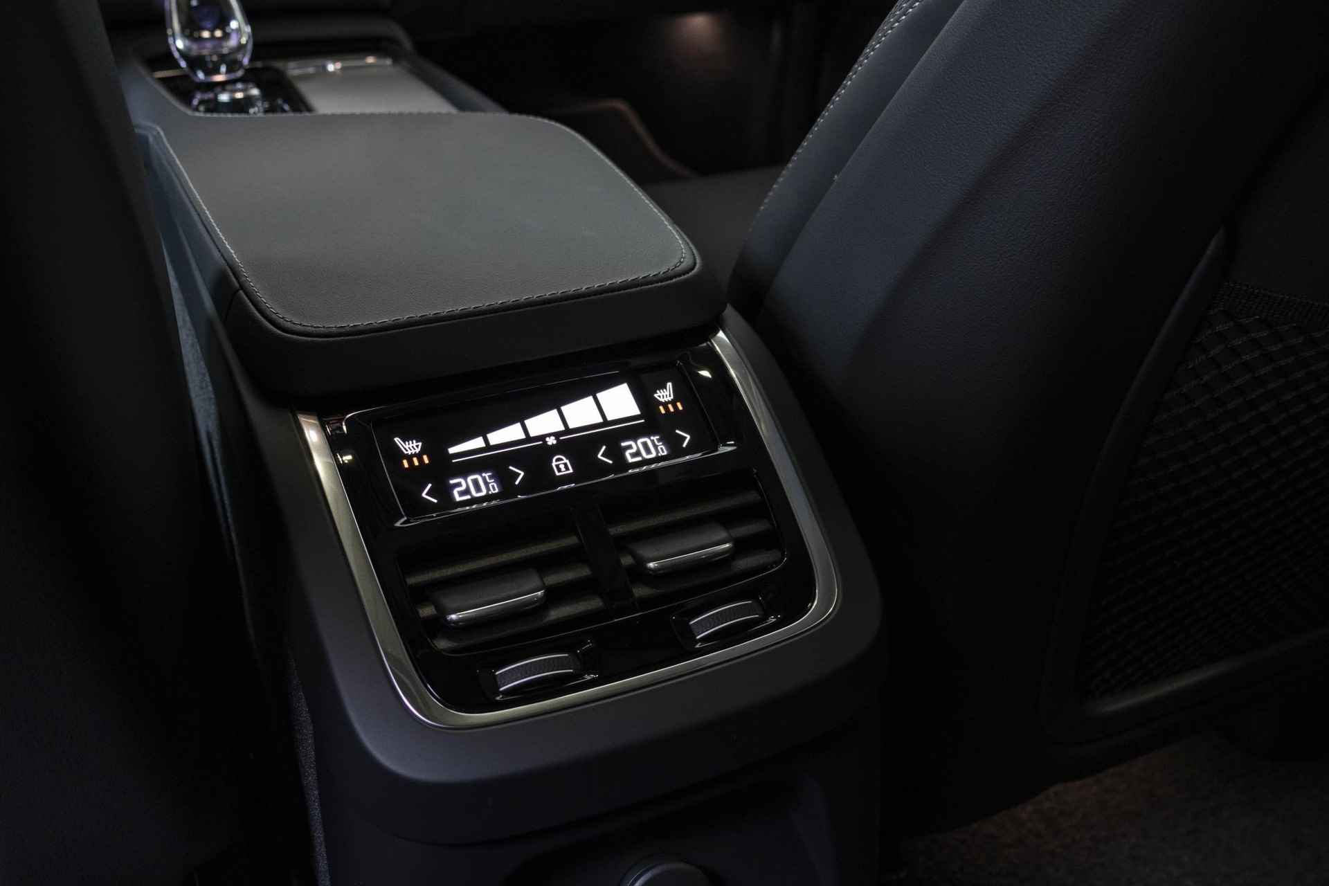 Volvo XC90 T8 Recharge AWD Ultimate Dark | Bowers & Wilkins | Luchtvering | Panoramadak | Stoelventilatie | Stoel- en stuurverwarming | 360º camera - 34/44