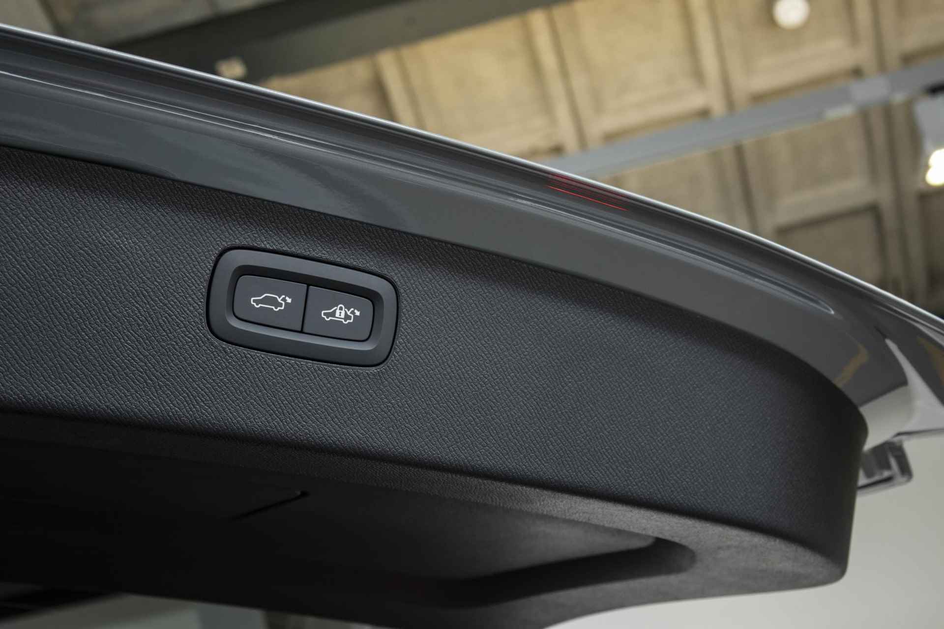 Volvo XC90 T8 Recharge AWD Ultimate Dark | Bowers & Wilkins | Luchtvering | Panoramadak | Stoelventilatie | Stoel- en stuurverwarming | 360º camera - 39/44