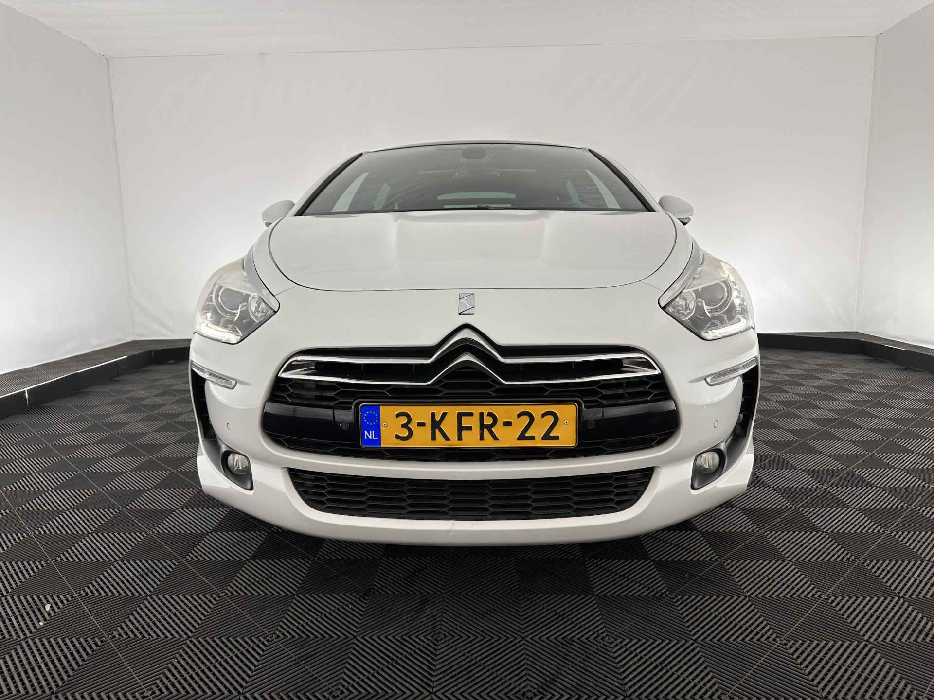 Citroën DS5 2.0 Hybrid4 Business Executive Aut. *PANO | TWO-TONE-VOLLEDER | MEMORY-PACK | NAVI-FULLMAP | XENON | KEYLESS | CAMERA | HEAD-UP | MASSAGE-SEAT | CRUISE | SPORT-SEATS | 17"ALU* - 2/32