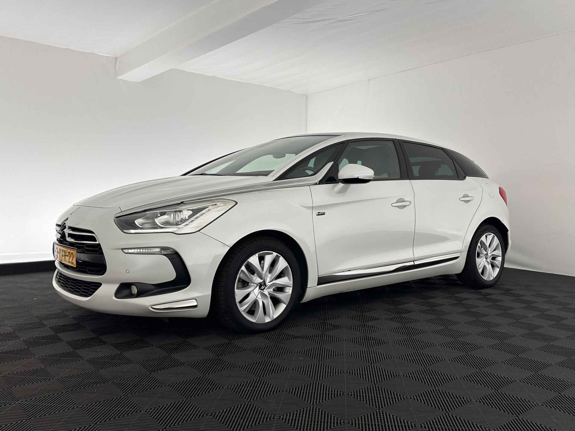 Citroën DS5 2.0 Hybrid4 Business Executive Aut. *PANO | TWO-TONE-VOLLEDER | MEMORY-PACK | NAVI-FULLMAP | XENON | KEYLESS | CAMERA | HEAD-UP | MASSAGE-SEAT | CRUISE | SPORT-SEATS | 17"ALU* - 3/32