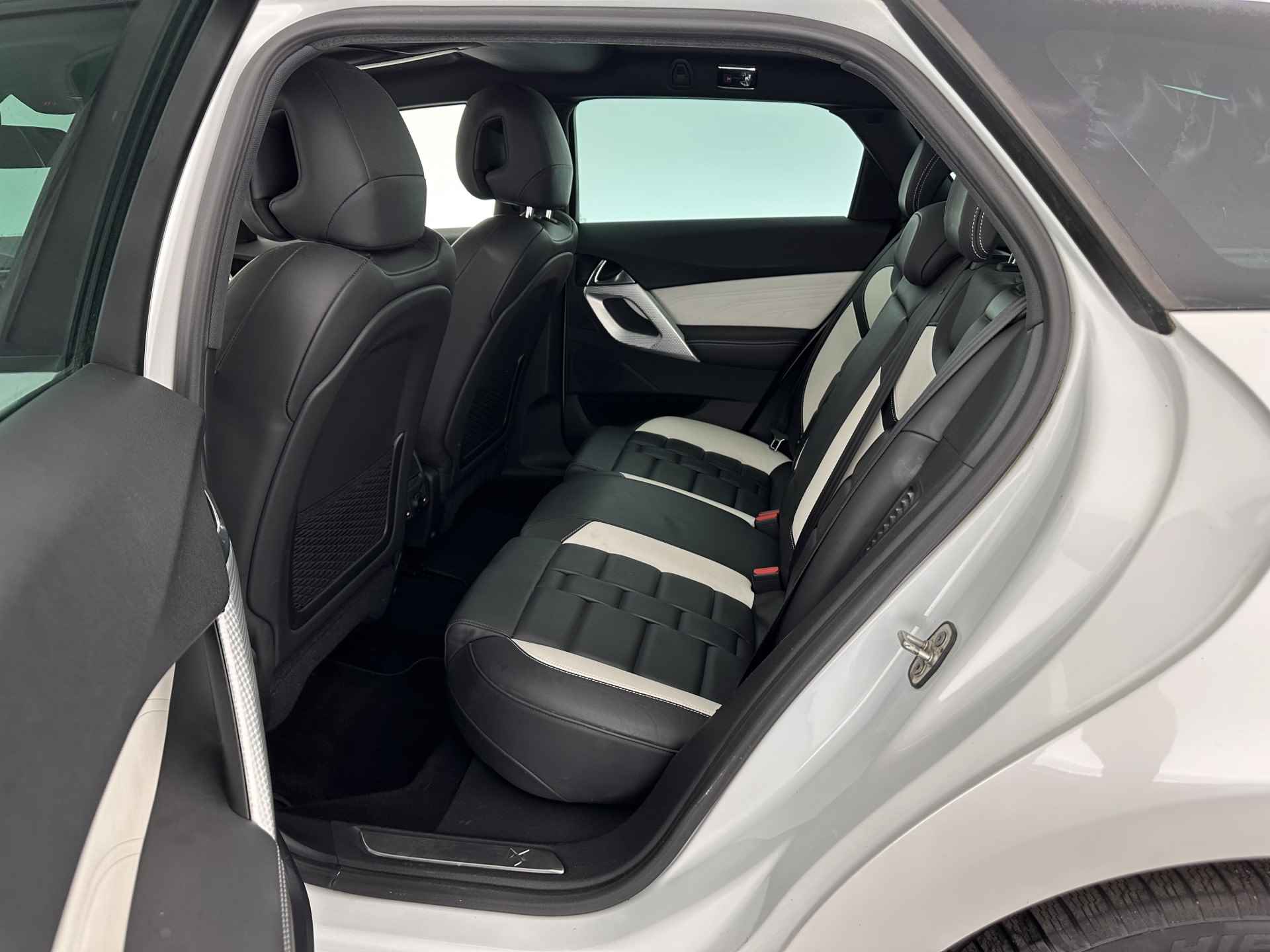 Citroën DS5 2.0 Hybrid4 Business Executive Aut. *PANO | TWO-TONE-VOLLEDER | MEMORY-PACK | NAVI-FULLMAP | XENON | KEYLESS | CAMERA | HEAD-UP | MASSAGE-SEAT | CRUISE | SPORT-SEATS | 17"ALU* - 9/32