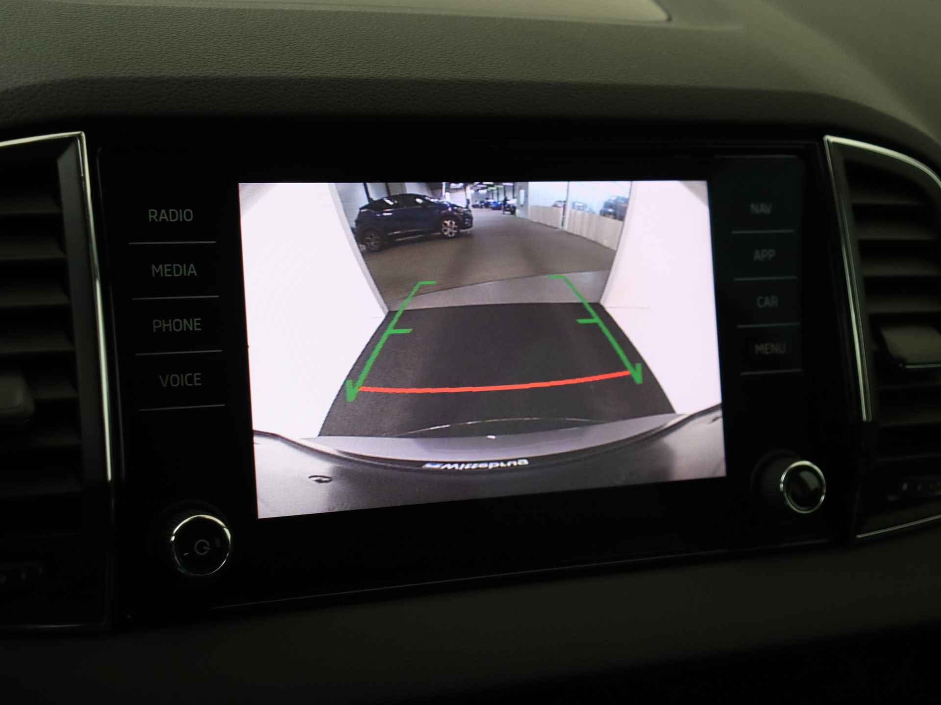 Škoda Karoq 1.5 TSI ACT Business Edition Automaat | Navigatie by App | Climate Control - 14/32
