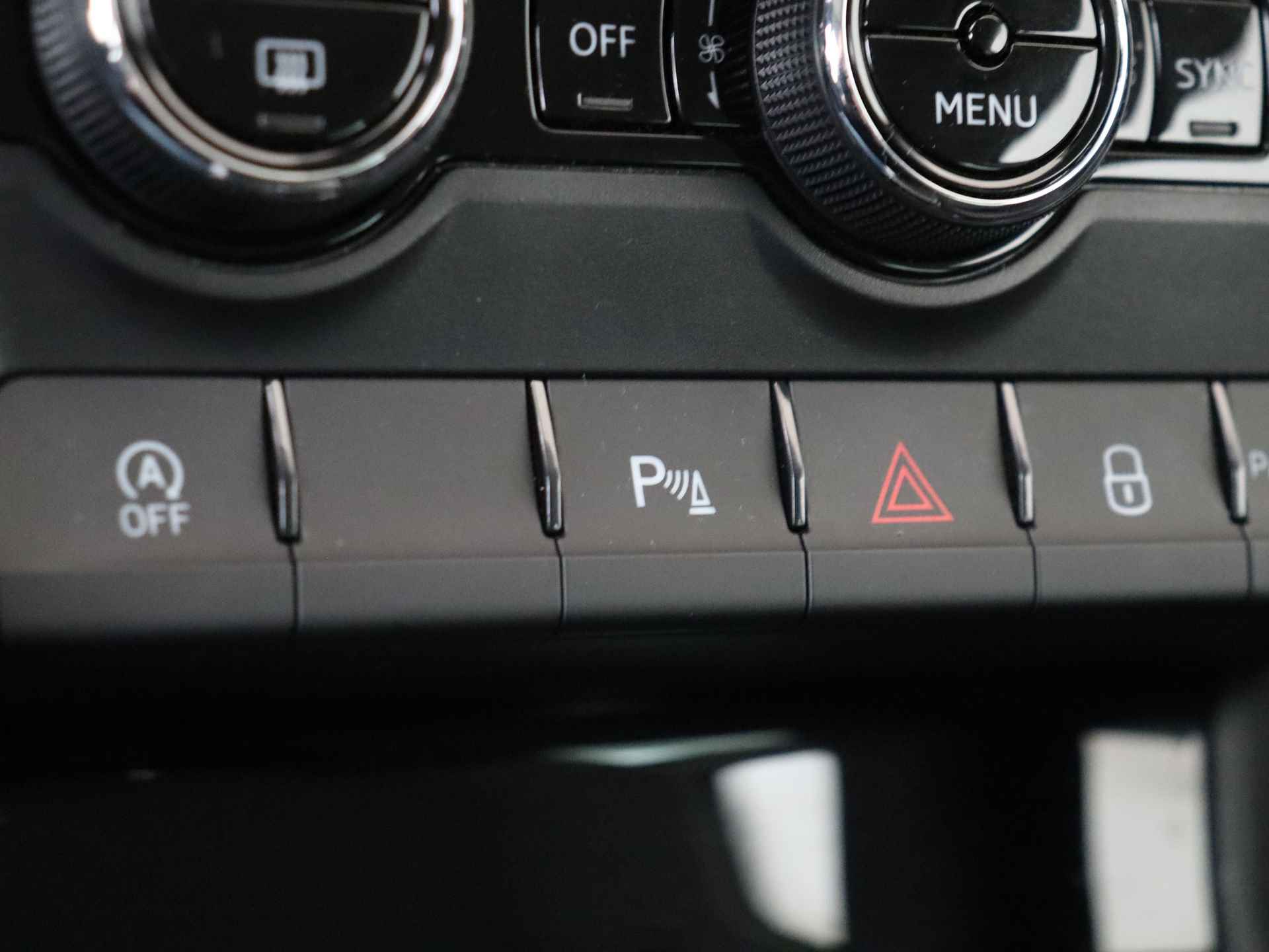 Škoda Karoq 1.5 TSI ACT Business Edition Automaat | Navigatie by App | Climate Control - 24/32