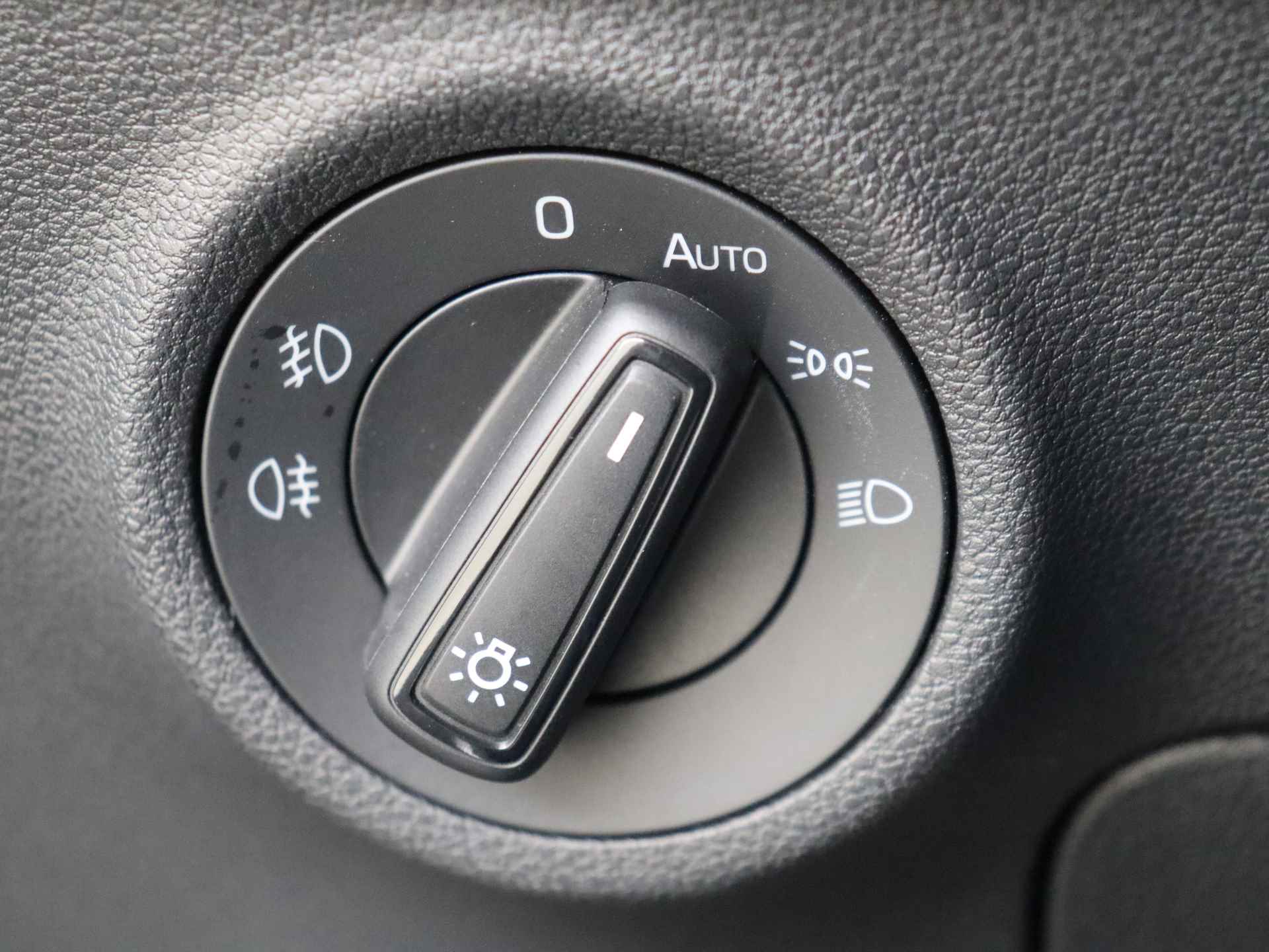 Škoda Karoq 1.5 TSI ACT Business Edition Automaat | Navigatie by App | Climate Control - 27/32