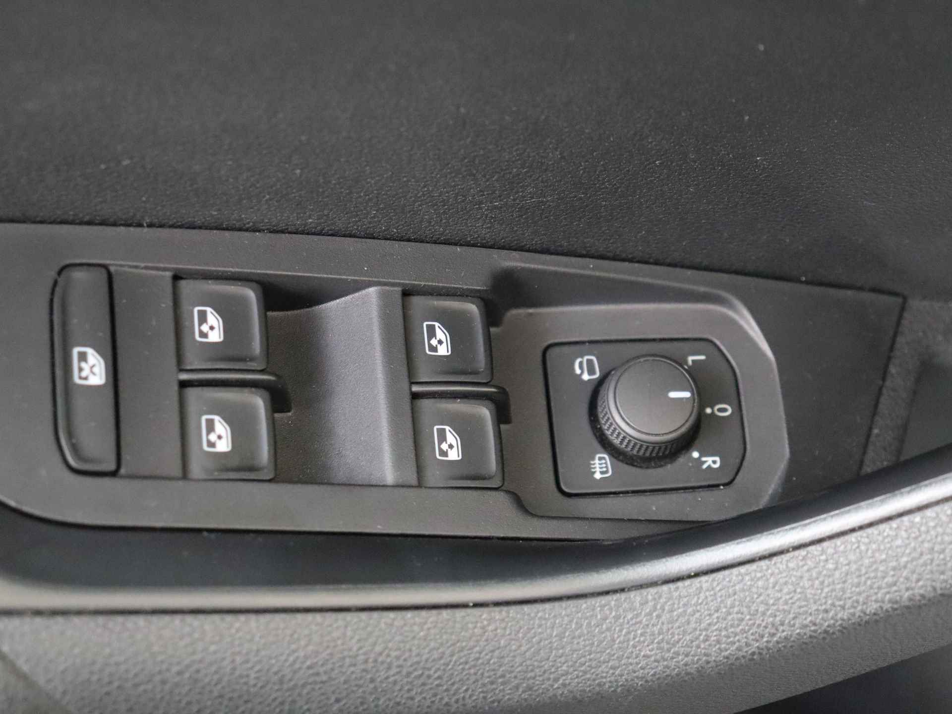 Škoda Karoq 1.5 TSI ACT Business Edition Automaat | Navigatie by App | Climate Control - 28/32
