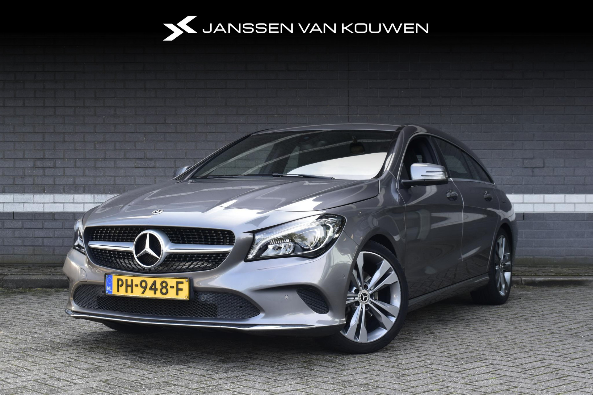 Mercedes-Benz CLA-klasse Shooting Brake 180 Business Solution NL Auto / Camera / Navigatie / Stoelverwarming