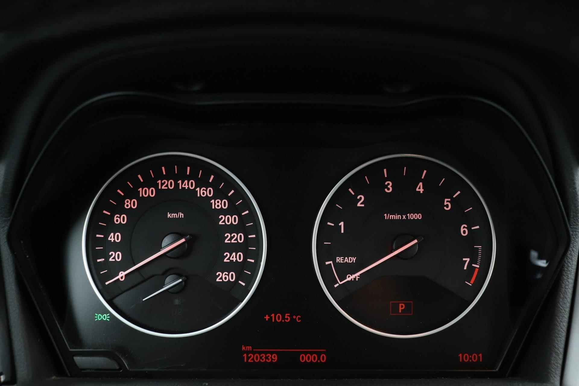 BMW 2-serie Active Tourer 225xe iPerformance Centennial Executive | Trekhaak | Climate Control | 17" Velgen | Navigatie | - 17/40