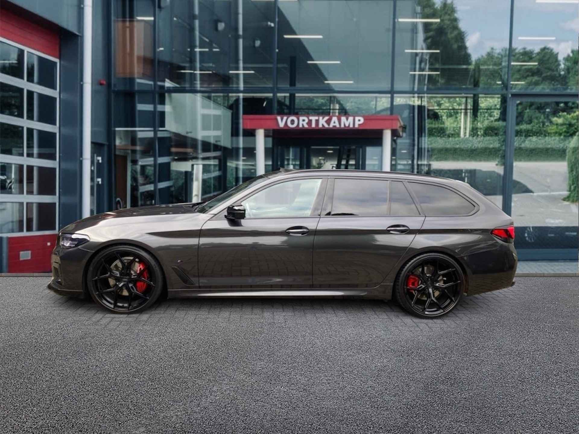 BMW 5-serie 540I XDRIVE M SPORT VOSSEN/PANO-DAK/CAMERA/NAVI/LEDER/CARPLAY - 8/27