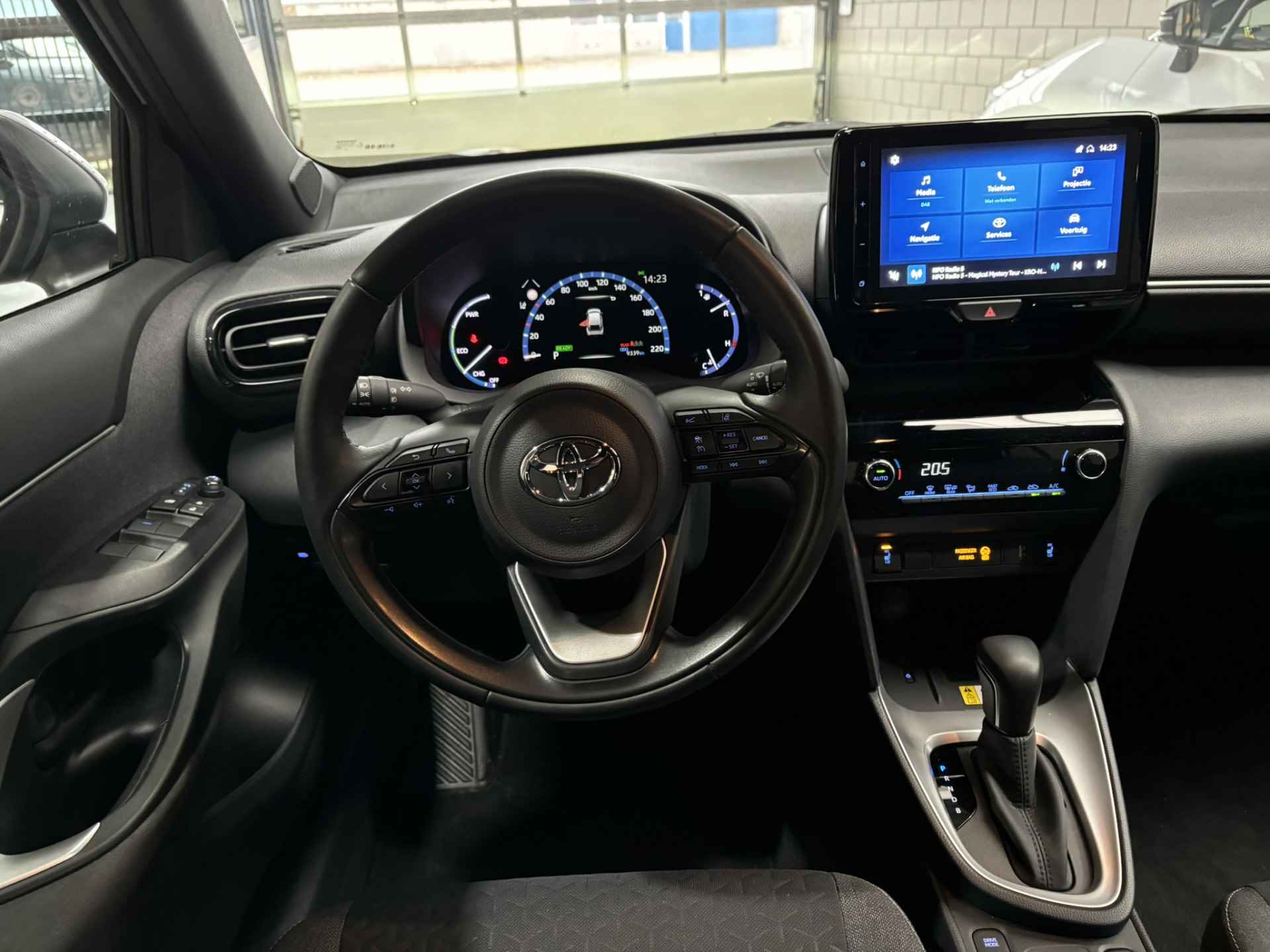 Toyota Yaris Cross 1.5 Hybrid Dynamic / Apple Carplay & Android Auto / Navi / Camera / Stoel & Stuurverwarming / - 6/34