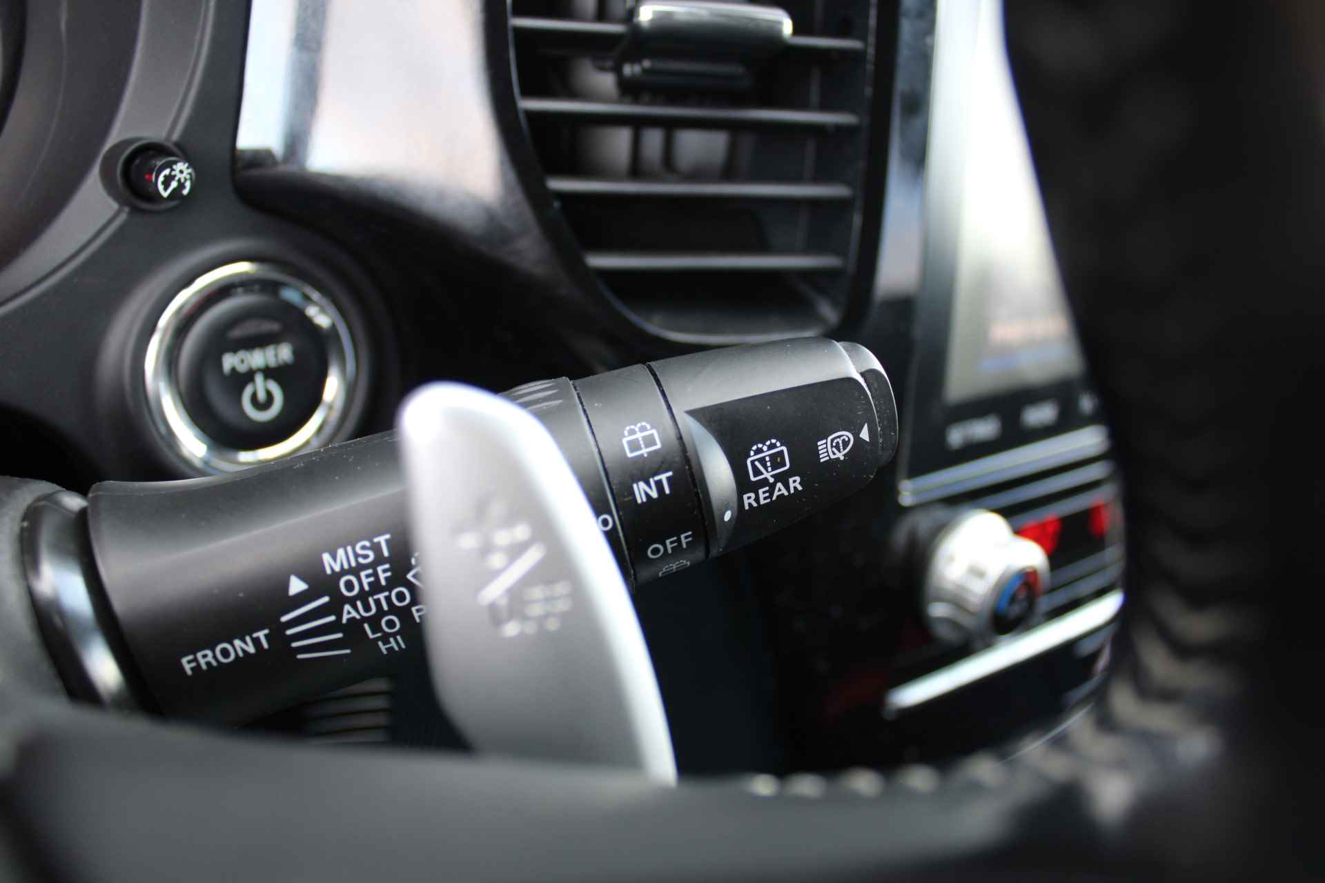 Mitsubishi Outlander 2.4 PHEV Pure | 18" LM | Airco | Cruise | Camera | Automaat | Trekhaak | Apple carplay | Android auto | - 16/36