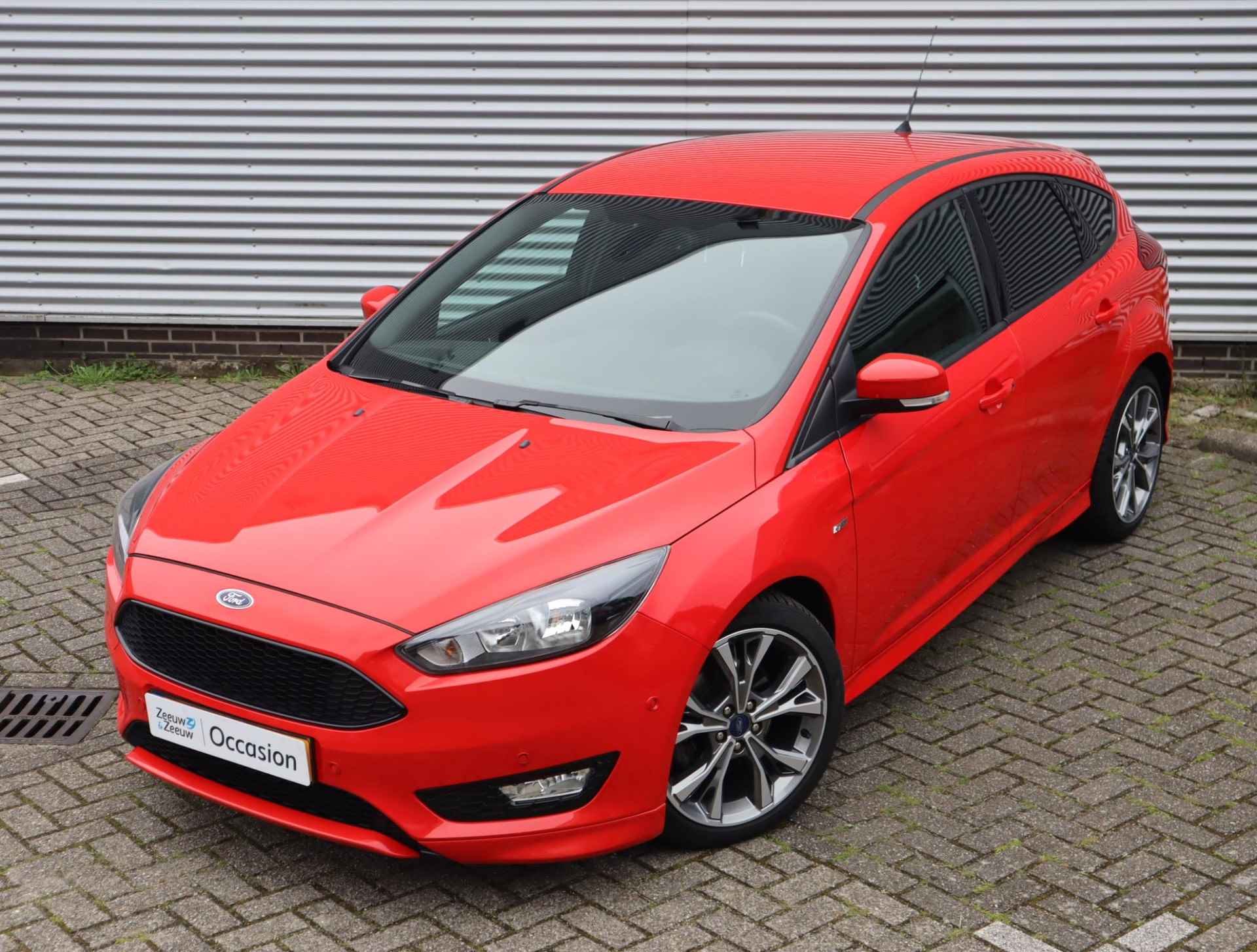 Ford Focus 1.5 ST-Line  | Apple Carplay/Android Auto | Stoel, Stuur en Voorruitverwarming | Navigatie | Cruise Control | Parkeersensoren voor en achter - 2/47