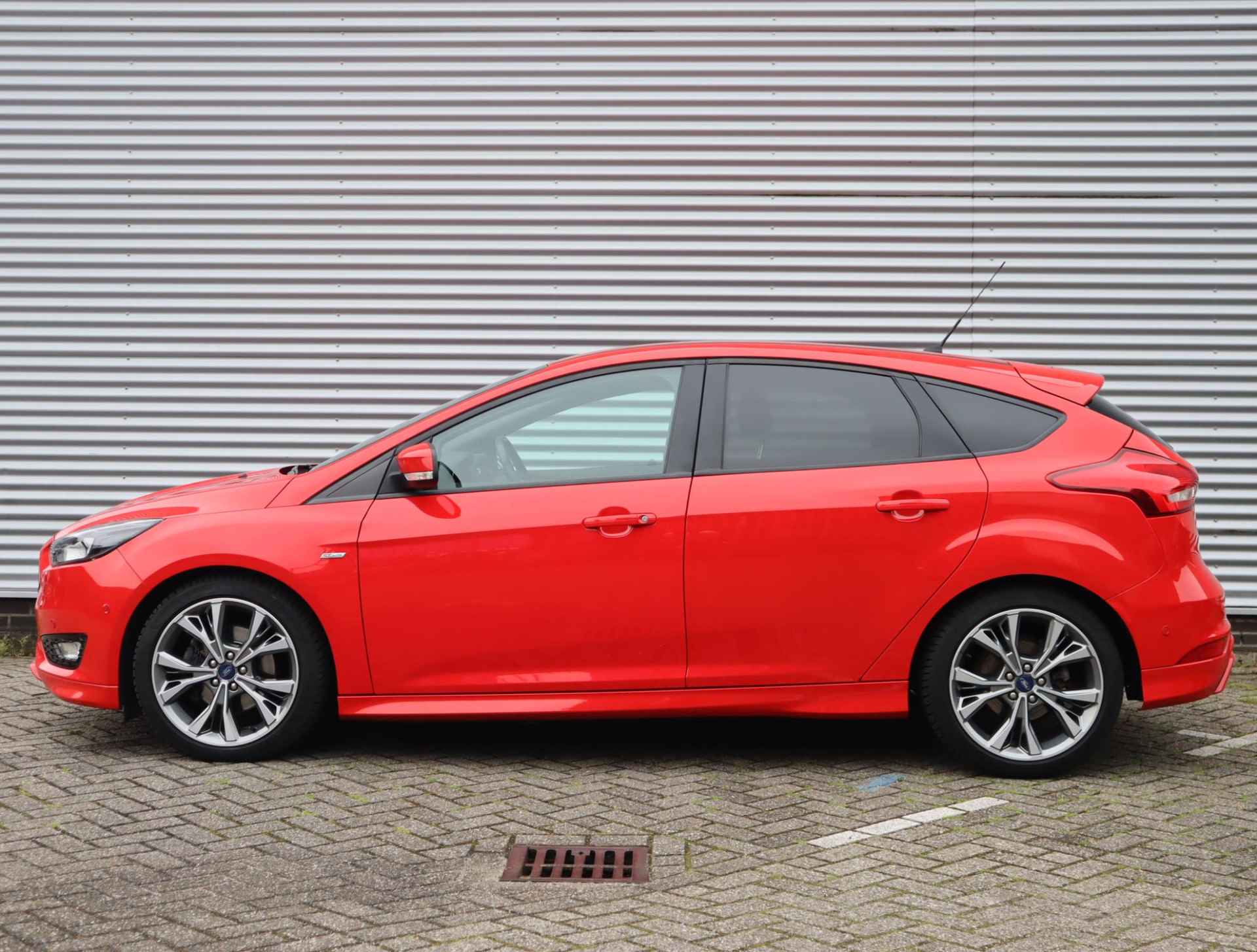 Ford Focus 1.5 ST-Line  | Apple Carplay/Android Auto | Stoel, Stuur en Voorruitverwarming | Navigatie | Cruise Control | Parkeersensoren voor en achter - 8/47