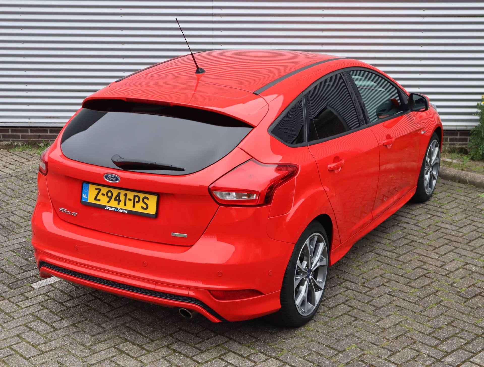 Ford Focus 1.5 ST-Line  | Apple Carplay/Android Auto | Stoel, Stuur en Voorruitverwarming | Navigatie | Cruise Control | Parkeersensoren voor en achter - 28/47