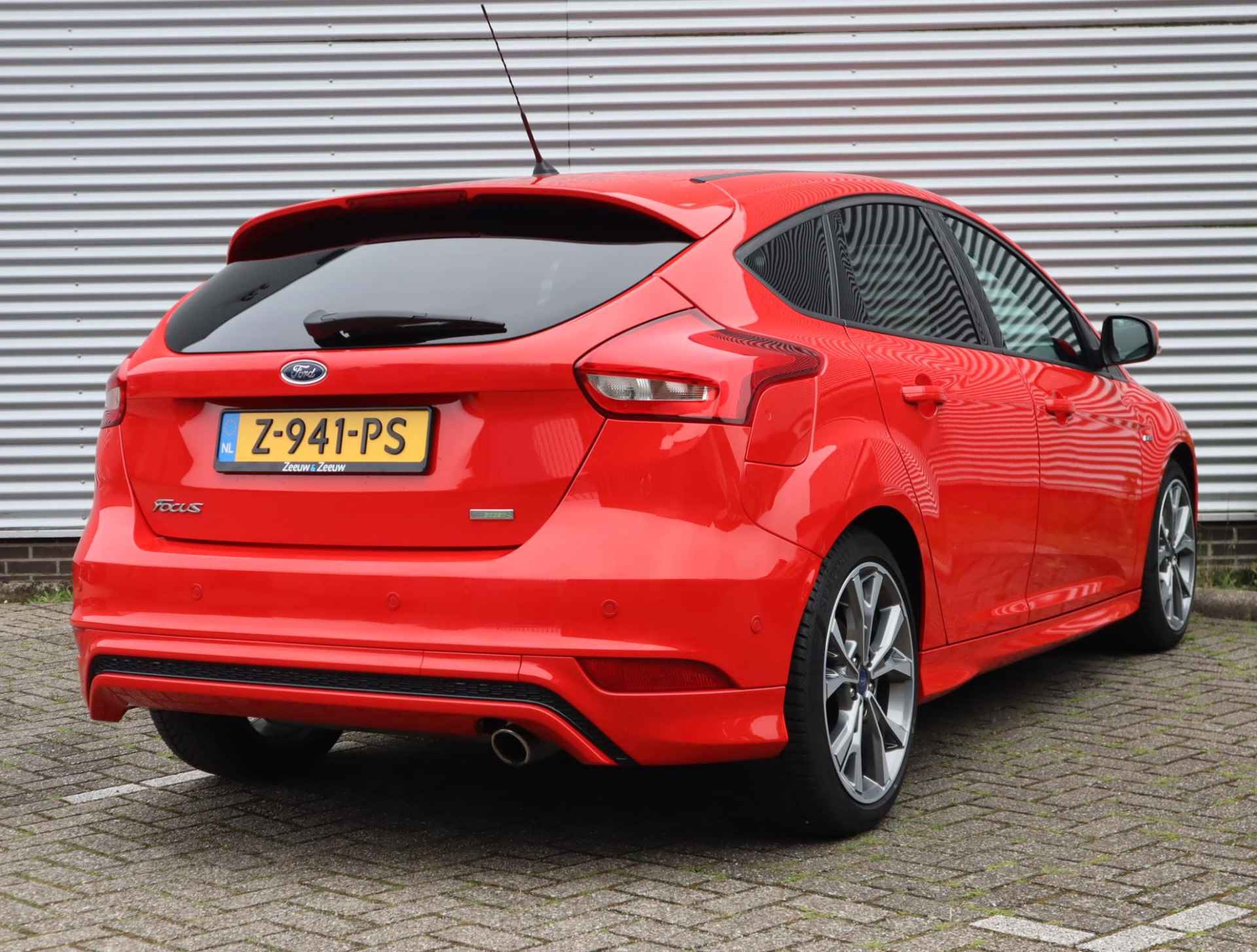 Ford Focus 1.5 ST-Line  | Apple Carplay/Android Auto | Stoel, Stuur en Voorruitverwarming | Navigatie | Cruise Control | Parkeersensoren voor en achter - 29/47