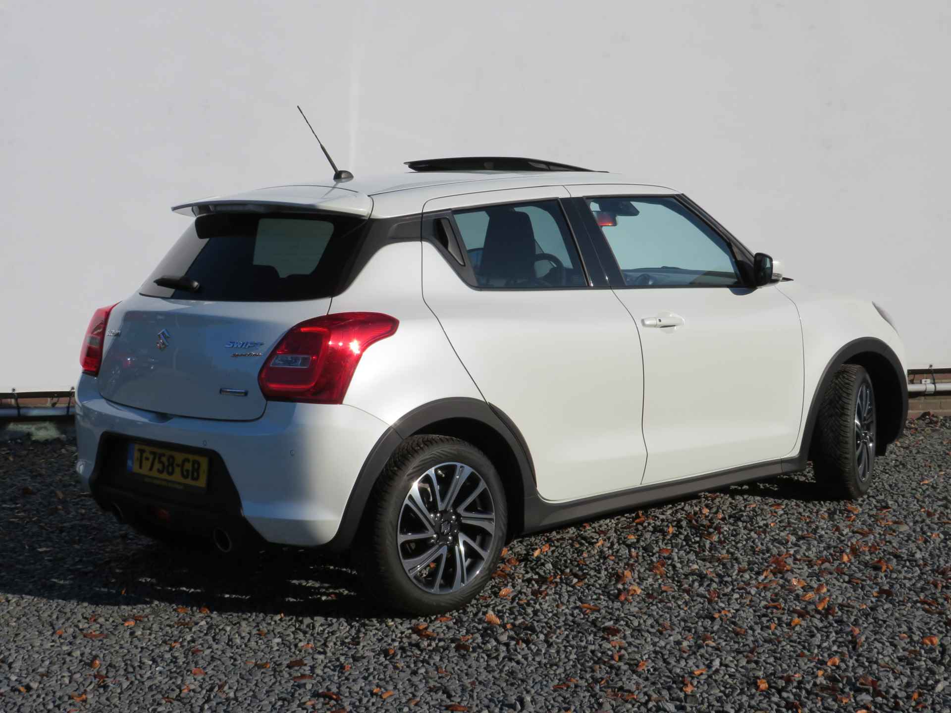 Suzuki Swift 1.2 Style Smart Hybrid, ORG NL, 1e Eig. Dealer onderhouden, Sportline pakket en Schuif/kanteldak! - 4/42