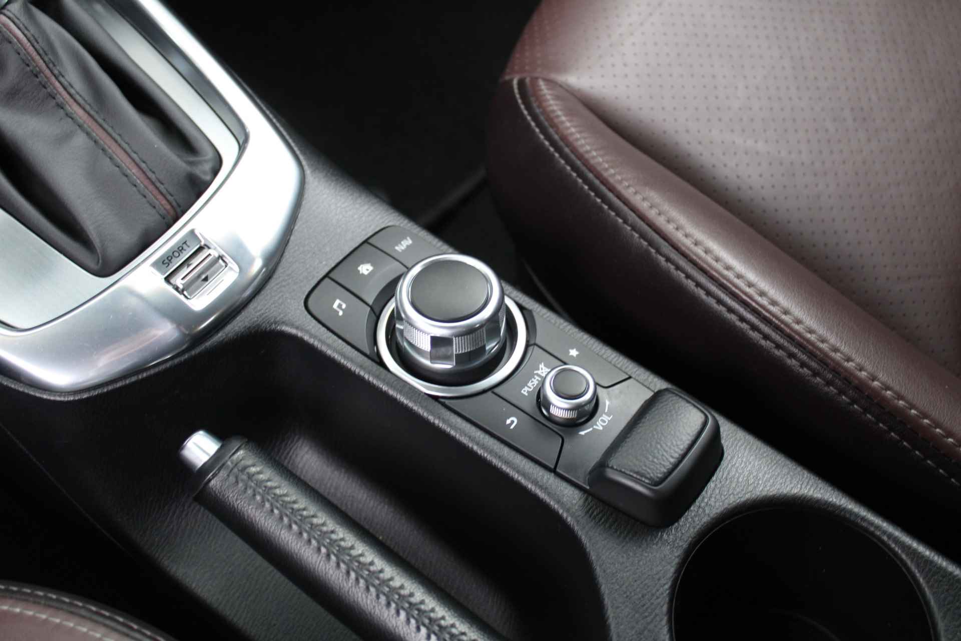 Mazda CX-3 2.0 SkyActiv-G 120PK GT-Luxury | Leer | Navi | 18" LM | PDC | Cruise | Airco | - 23/33
