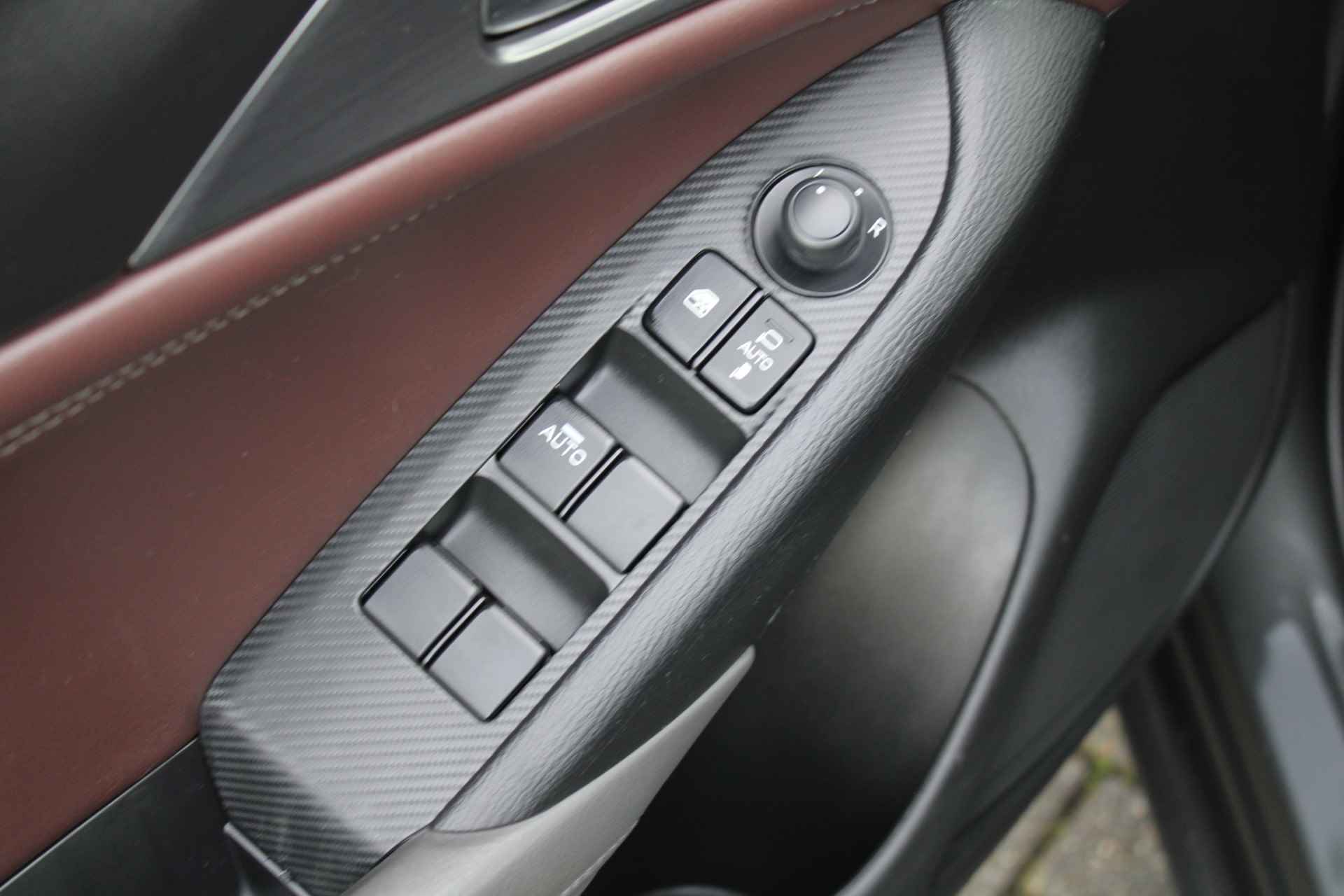Mazda CX-3 2.0 SkyActiv-G 120PK GT-Luxury | Leer | Navi | 18" LM | PDC | Cruise | Airco | - 25/33