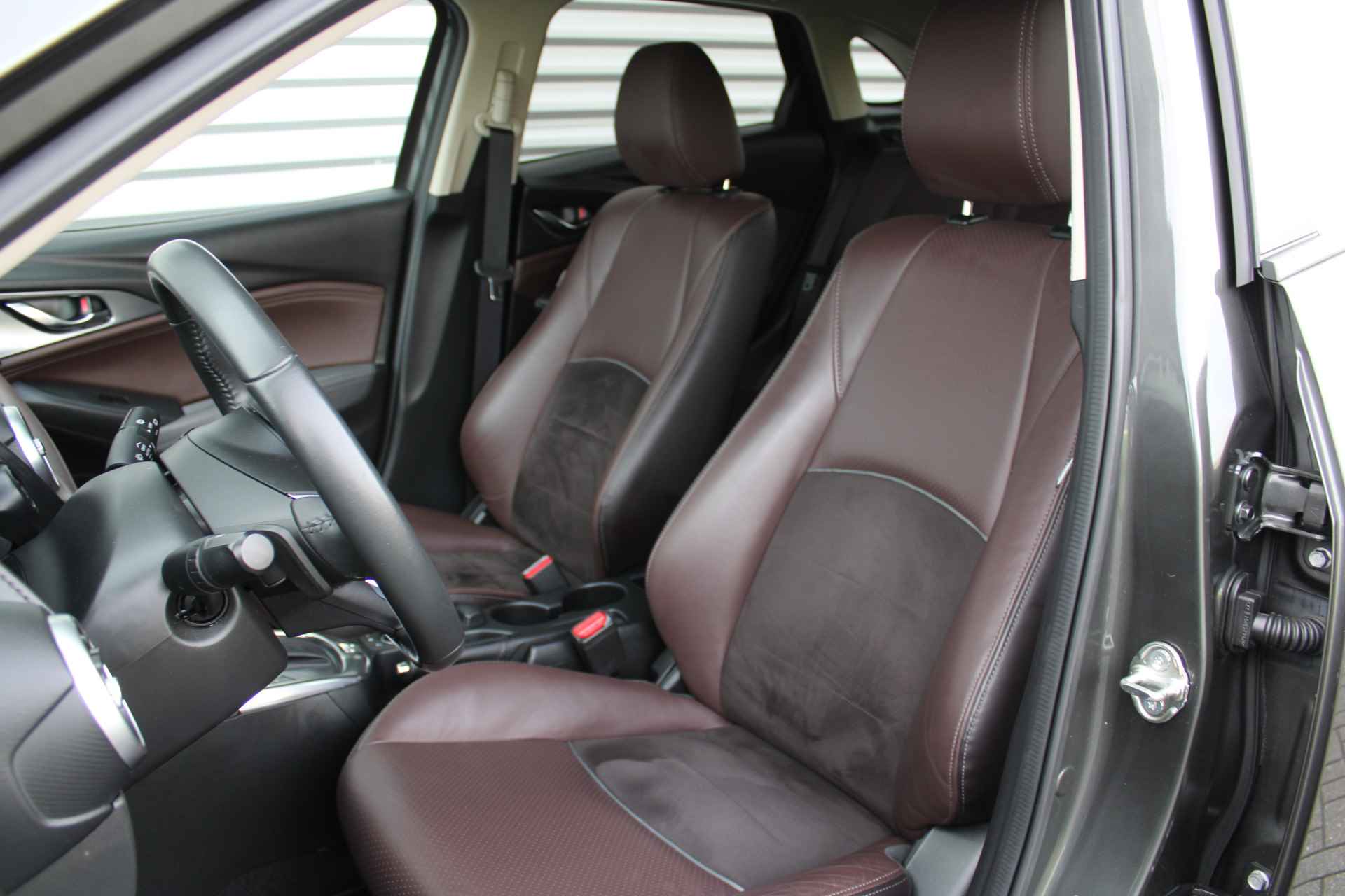 Mazda CX-3 2.0 SkyActiv-G 120PK GT-Luxury | Leer | Navi | 18" LM | PDC | Cruise | Airco | - 28/33