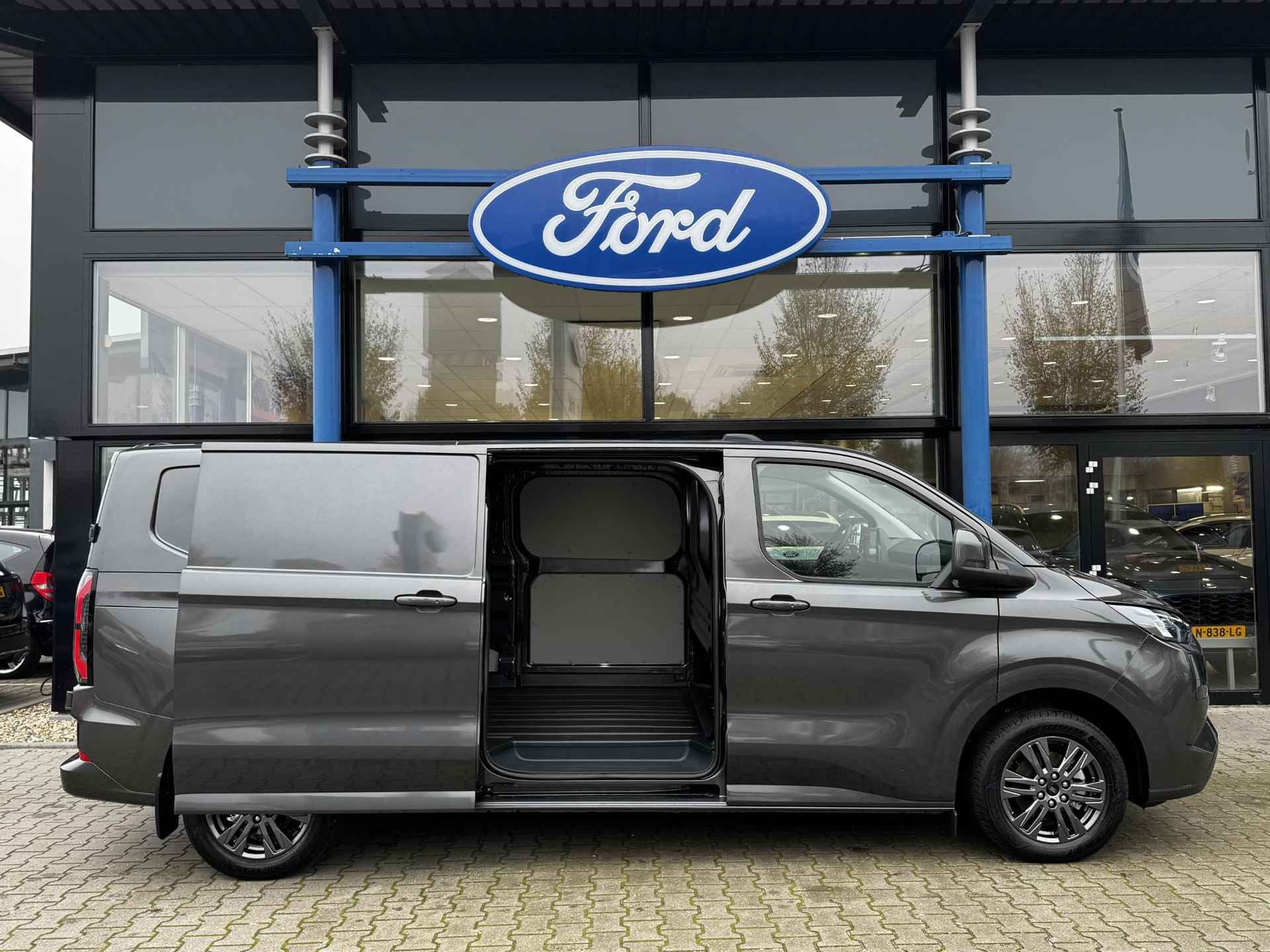 Ford E-Transit Cust. 340 L2H1 Limited 65 kWh | Elek. Inklapbare Trekhaak | Driver Assistance Pack Premium | - 4/35