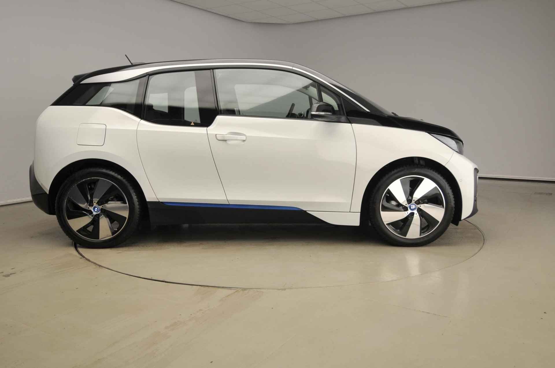 BMW i3 Executive Edition 120Ah 42 kWh | LED | Navigatie | Stoelverwarming | PDC | Clima | DAB | Alu 20 inch - 5/39