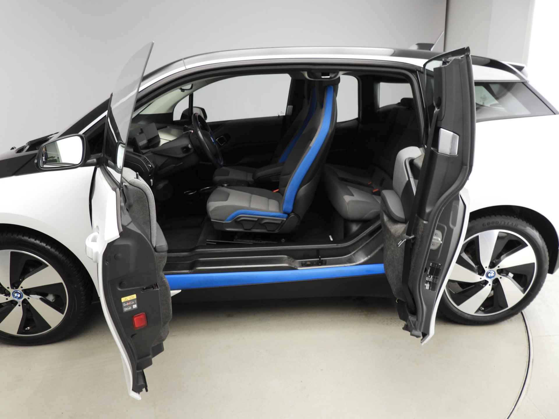 BMW i3 Executive Edition 120Ah 42 kWh | LED | Navigatie | Stoelverwarming | PDC | Clima | DAB | Alu 20 inch - 22/39