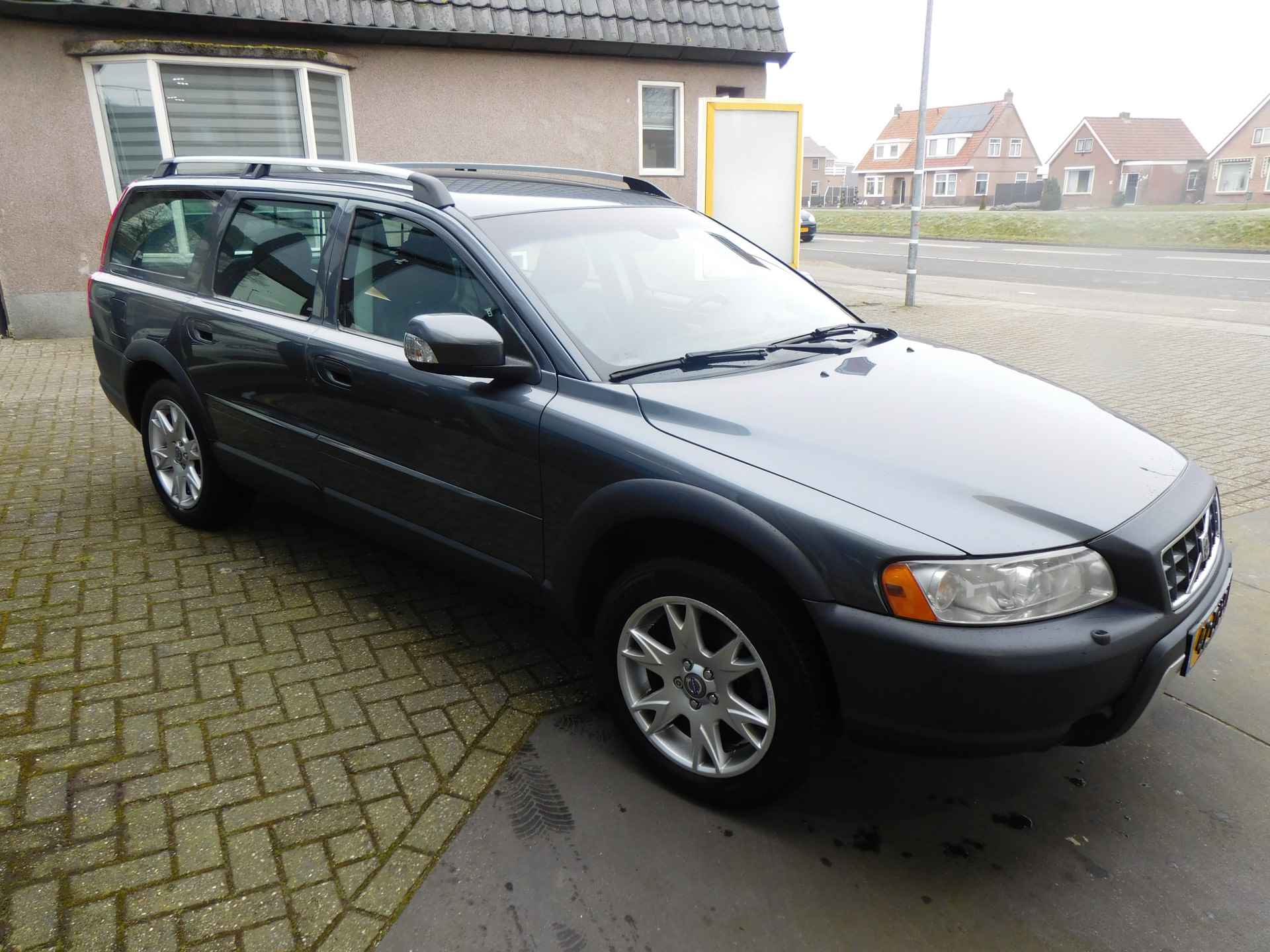 Volvo XC70 2.4 D5 Staat in De Krim - 4/17