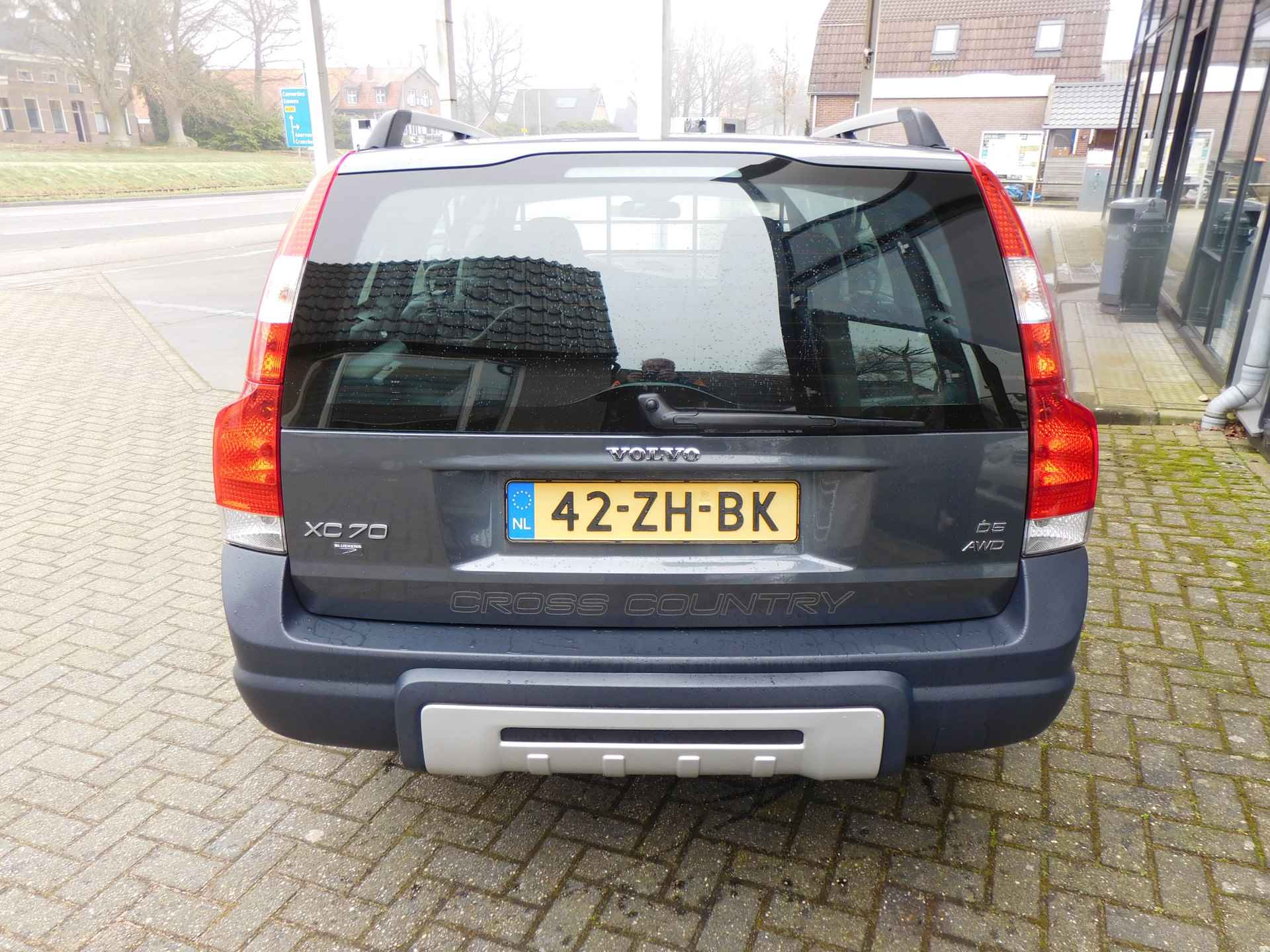 Volvo XC70 2.4 D5 Staat in De Krim - 5/17