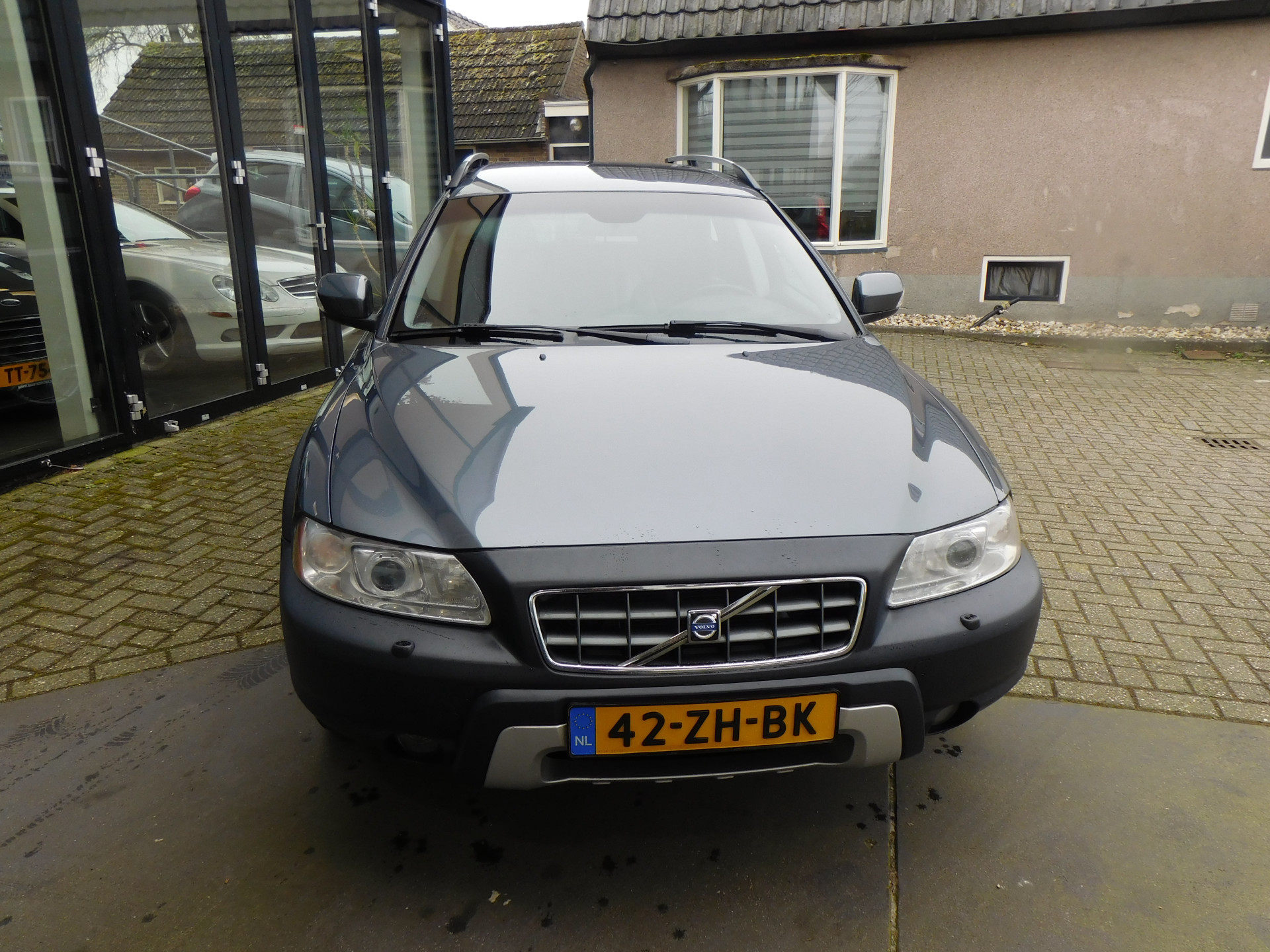 Volvo XC70 2.4 D5 Staat in De Krim