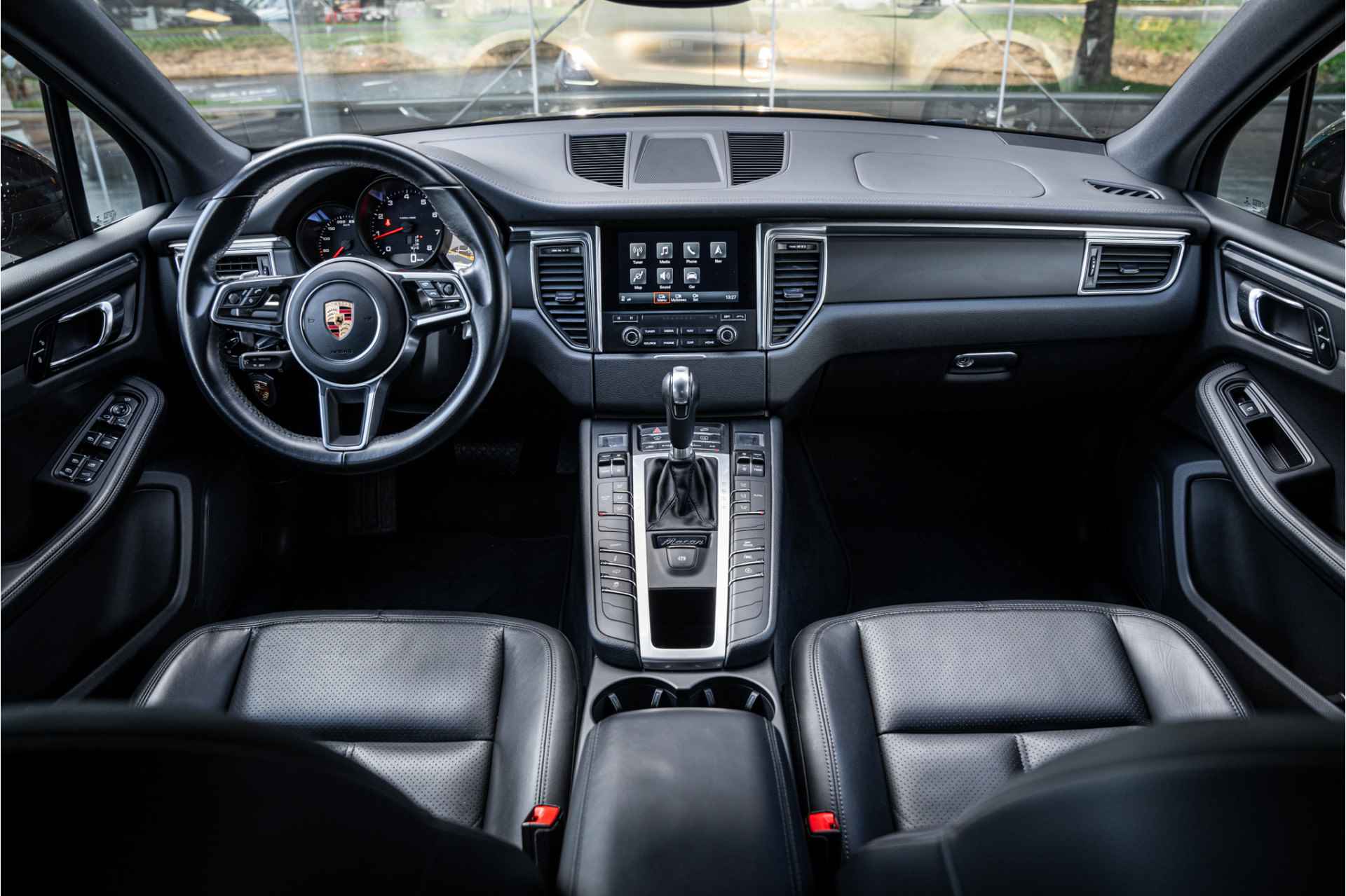 Porsche Macan 2.0 Turbo - 21inch - Luchtvering - Trekhaak - Camera Origineel NL - Dealer onderhouden - NAP! - 2/77