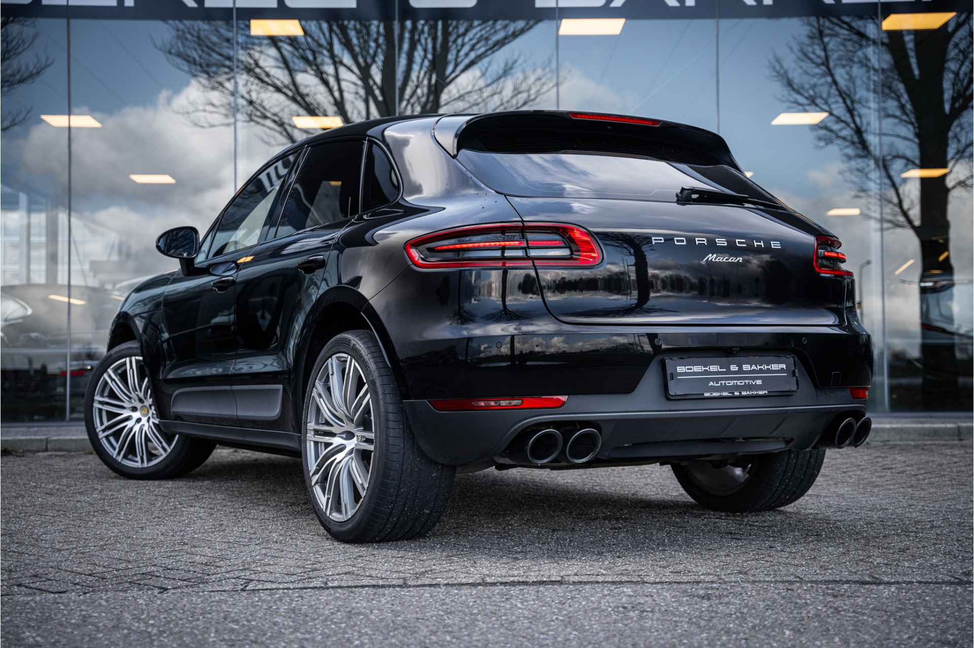 Porsche Macan 2.0 Turbo - 21inch - Luchtvering - Trekhaak - Camera Origineel NL - Dealer onderhouden - NAP! - 3/77