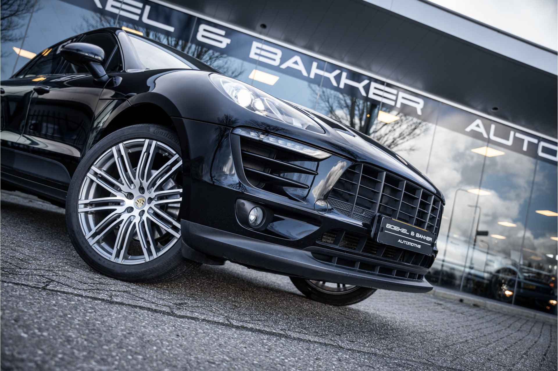 Porsche Macan 2.0 Turbo - 21inch - Luchtvering - Trekhaak - Camera Origineel NL - Dealer onderhouden - NAP! - 14/77