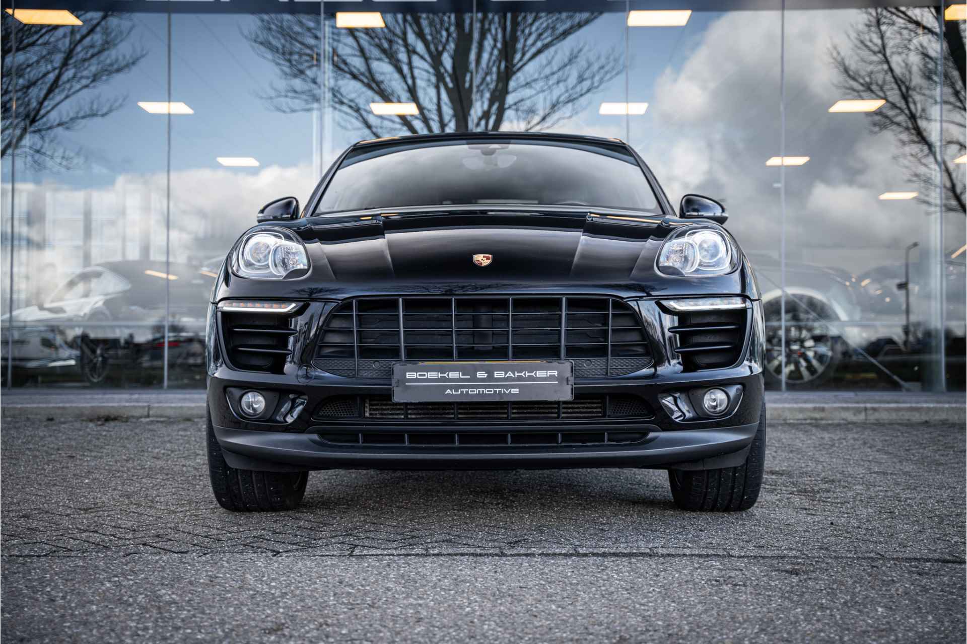 Porsche Macan 2.0 Turbo - 21inch - Luchtvering - Trekhaak - Camera Origineel NL - Dealer onderhouden - NAP! - 18/77