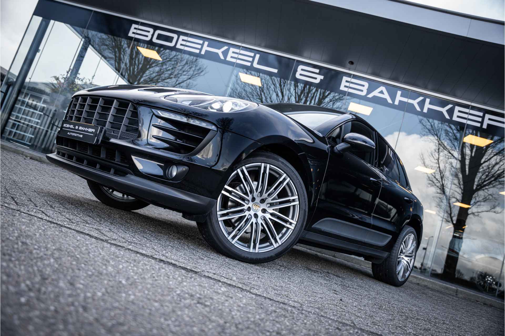 Porsche Macan 2.0 Turbo - 21inch - Luchtvering - Trekhaak - Camera Origineel NL - Dealer onderhouden - NAP! - 20/77