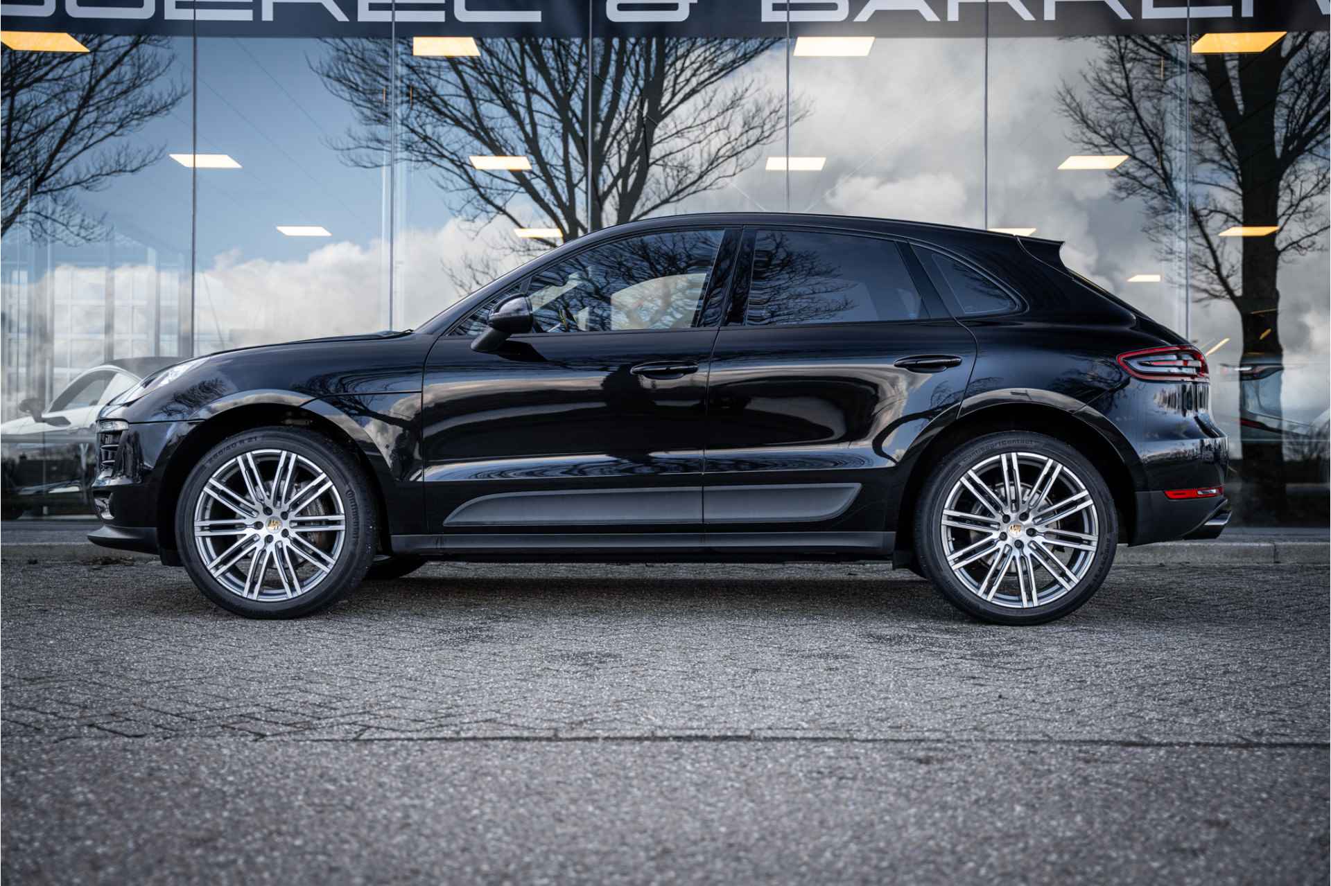 Porsche Macan 2.0 Turbo - 21inch - Luchtvering - Trekhaak - Camera Origineel NL - Dealer onderhouden - NAP! - 21/77