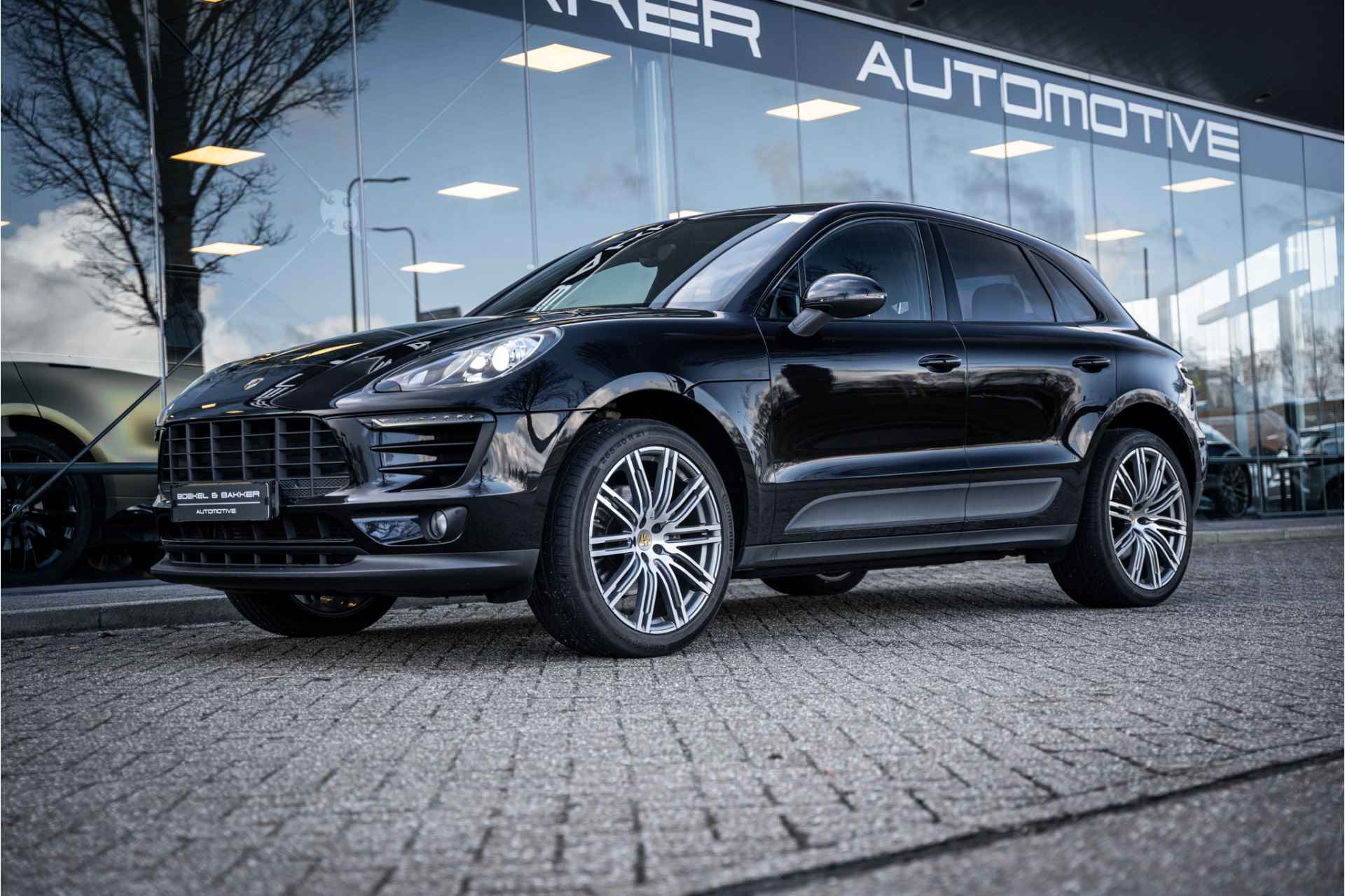 Porsche Macan 2.0 Turbo - 21inch - Luchtvering - Trekhaak - Camera Origineel NL - Dealer onderhouden - NAP! - 22/77