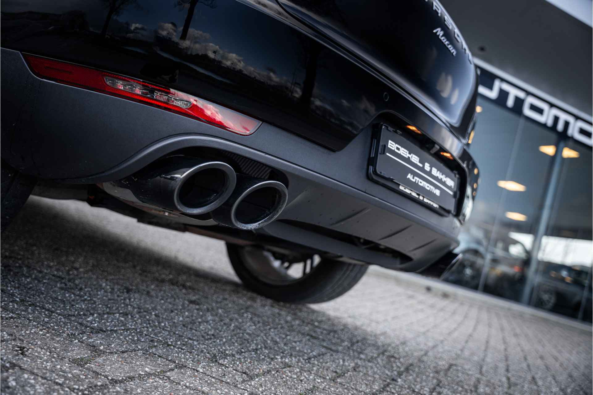 Porsche Macan 2.0 Turbo - 21inch - Luchtvering - Trekhaak - Camera Origineel NL - Dealer onderhouden - NAP! - 31/77