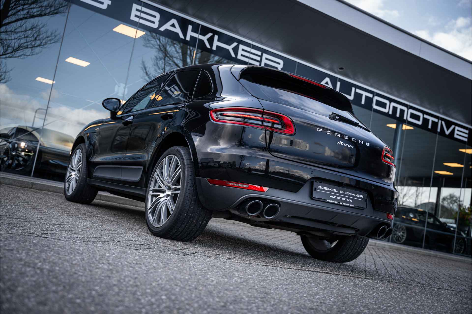 Porsche Macan 2.0 Turbo - 21inch - Luchtvering - Trekhaak - Camera Origineel NL - Dealer onderhouden - NAP! - 34/77