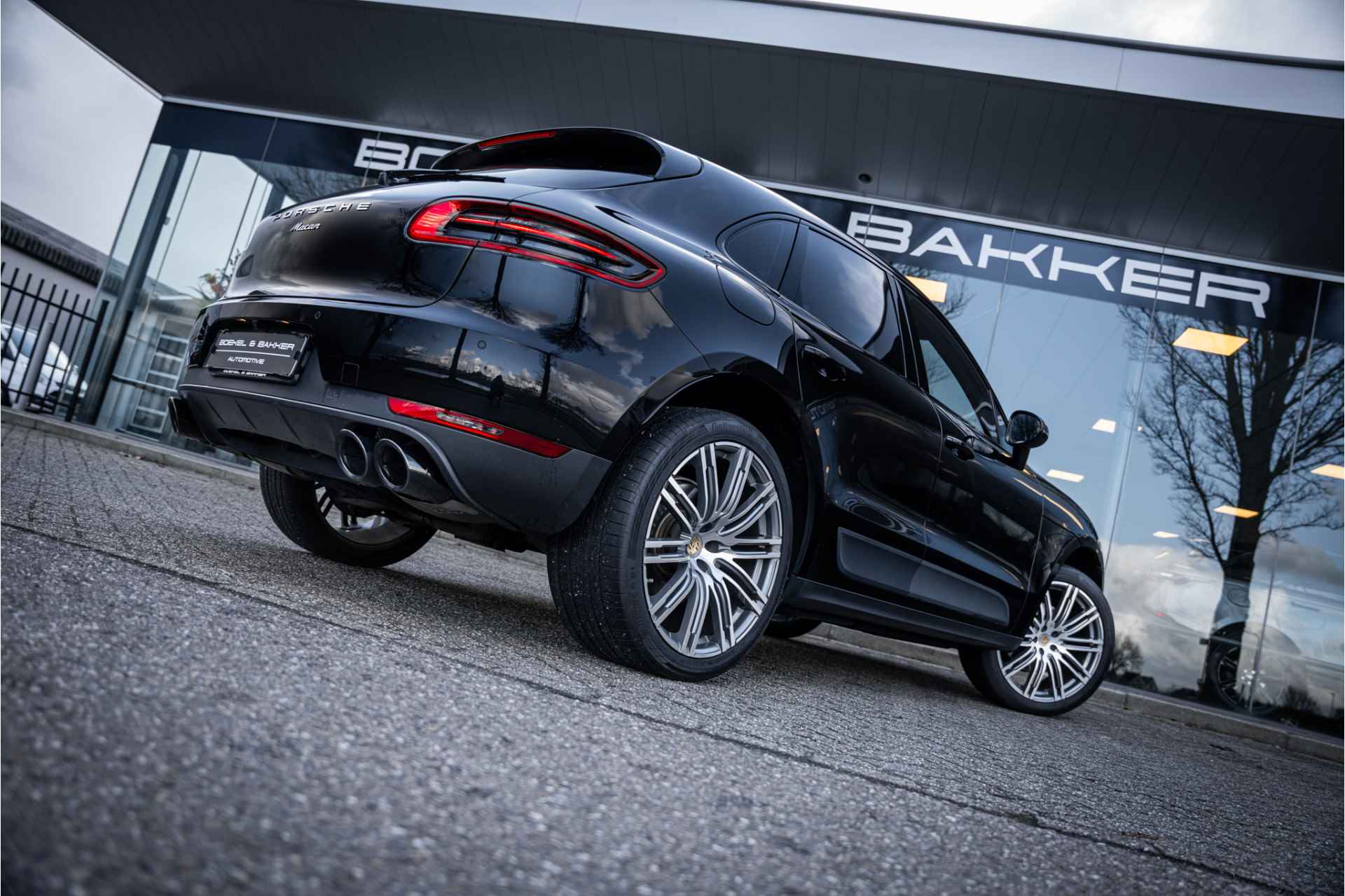 Porsche Macan 2.0 Turbo - 21inch - Luchtvering - Trekhaak - Camera Origineel NL - Dealer onderhouden - NAP! - 36/77