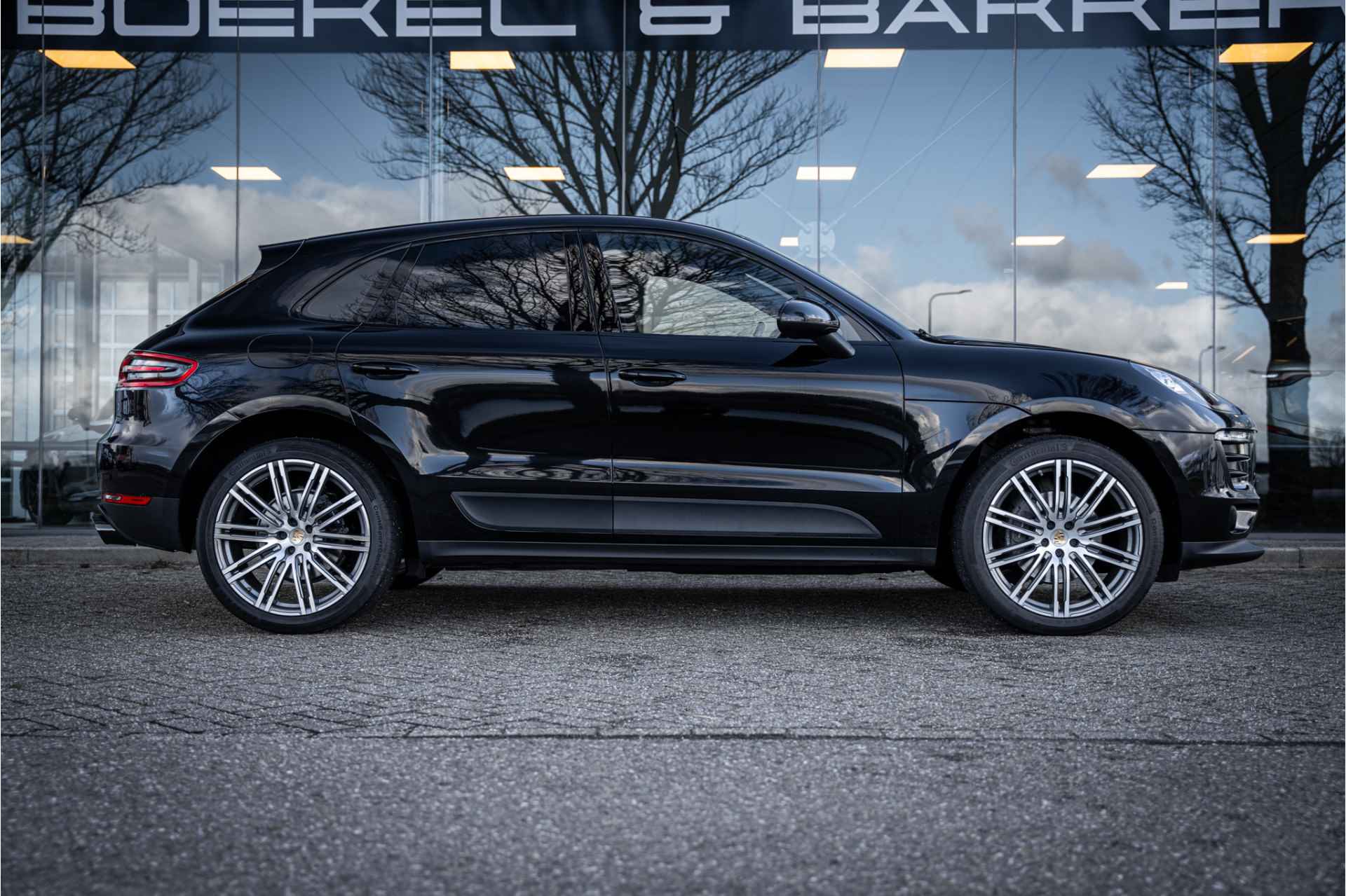 Porsche Macan 2.0 Turbo - 21inch - Luchtvering - Trekhaak - Camera Origineel NL - Dealer onderhouden - NAP! - 37/77