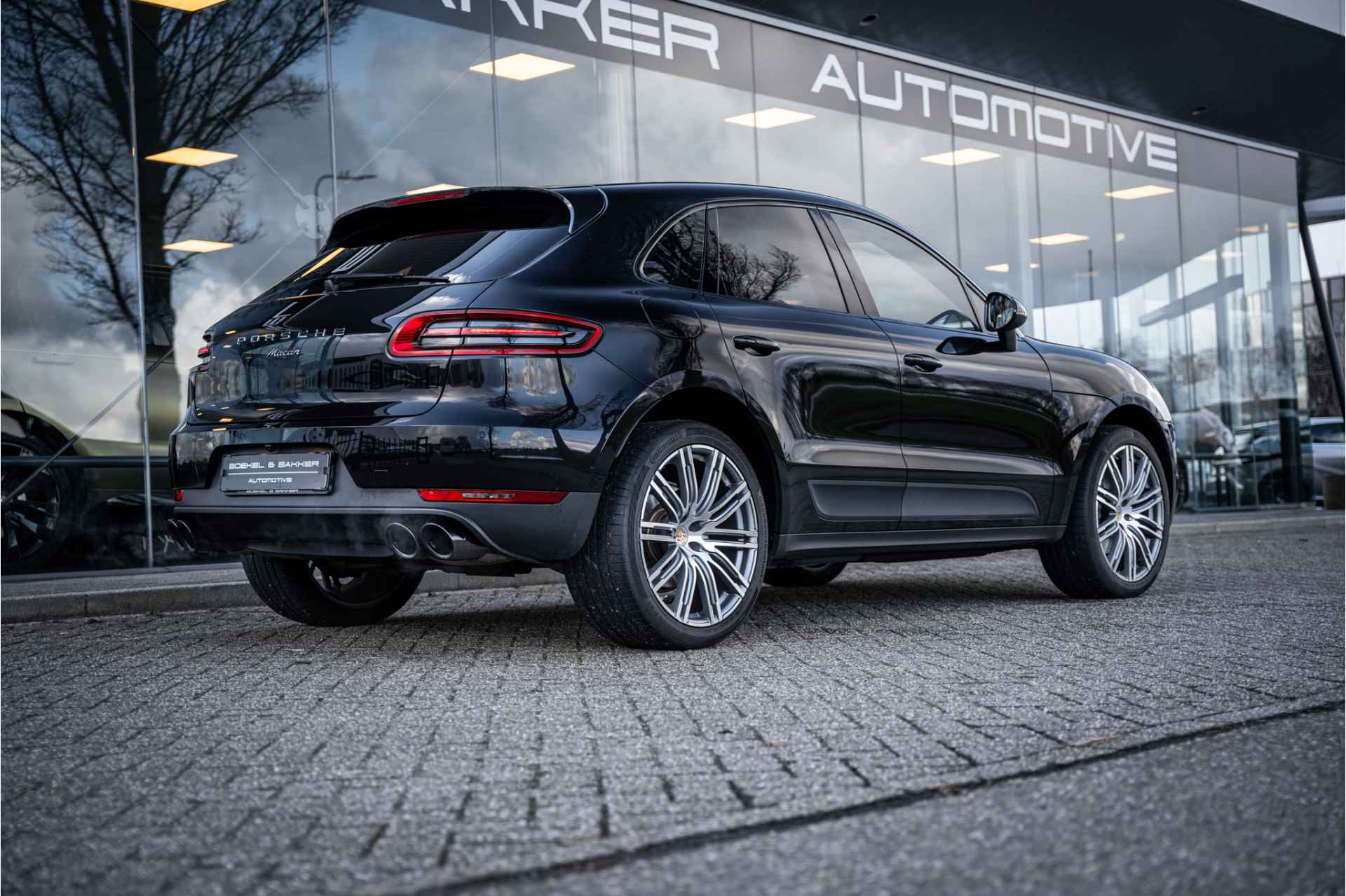 Porsche Macan 2.0 Turbo - 21inch - Luchtvering - Trekhaak - Camera Origineel NL - Dealer onderhouden - NAP! - 38/77