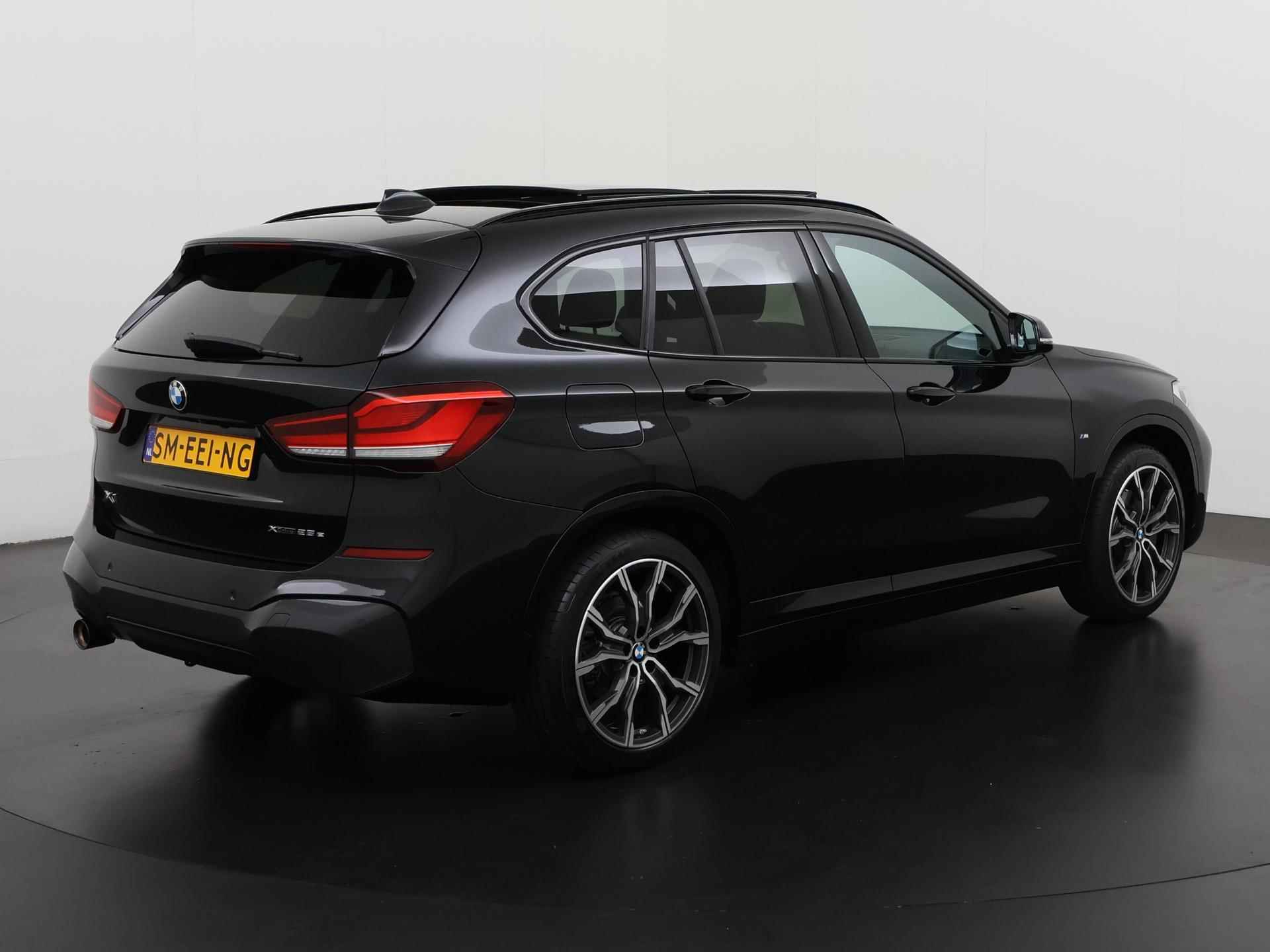 BMW X1 xDrive25e M Sport Shadow | Panoramadak | Trekhaak | Leder | Head-up | Camera | Zondag open! - 4/43