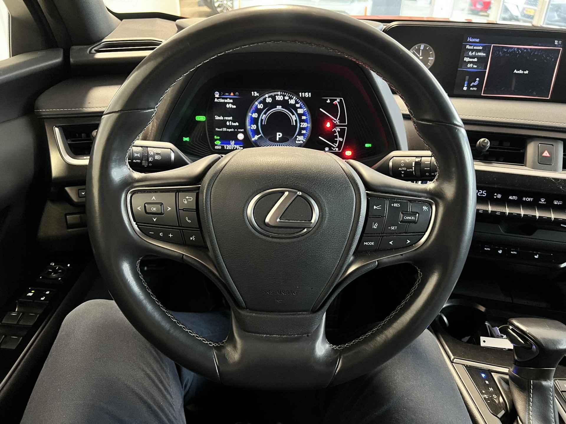 Lexus UX 250h Preference Line - 10/22