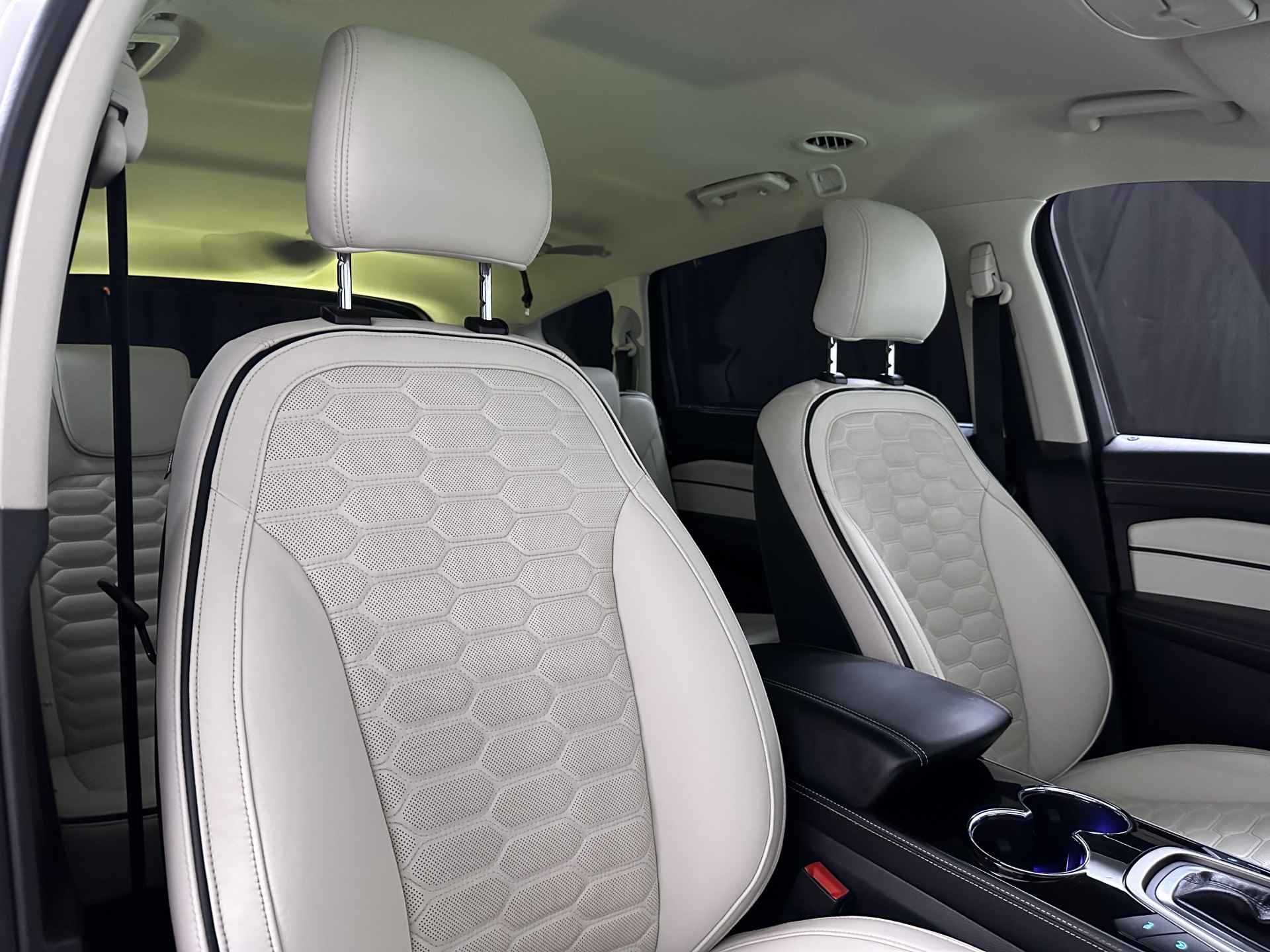 Ford S-Max 2.0 Vignale 7 Persoons 240pk Automaat | Lederen Sportstoelen Memory | Navigatie | Camera | Cruise Control | L.M. 18" | Stoelverwarming | - 7/46