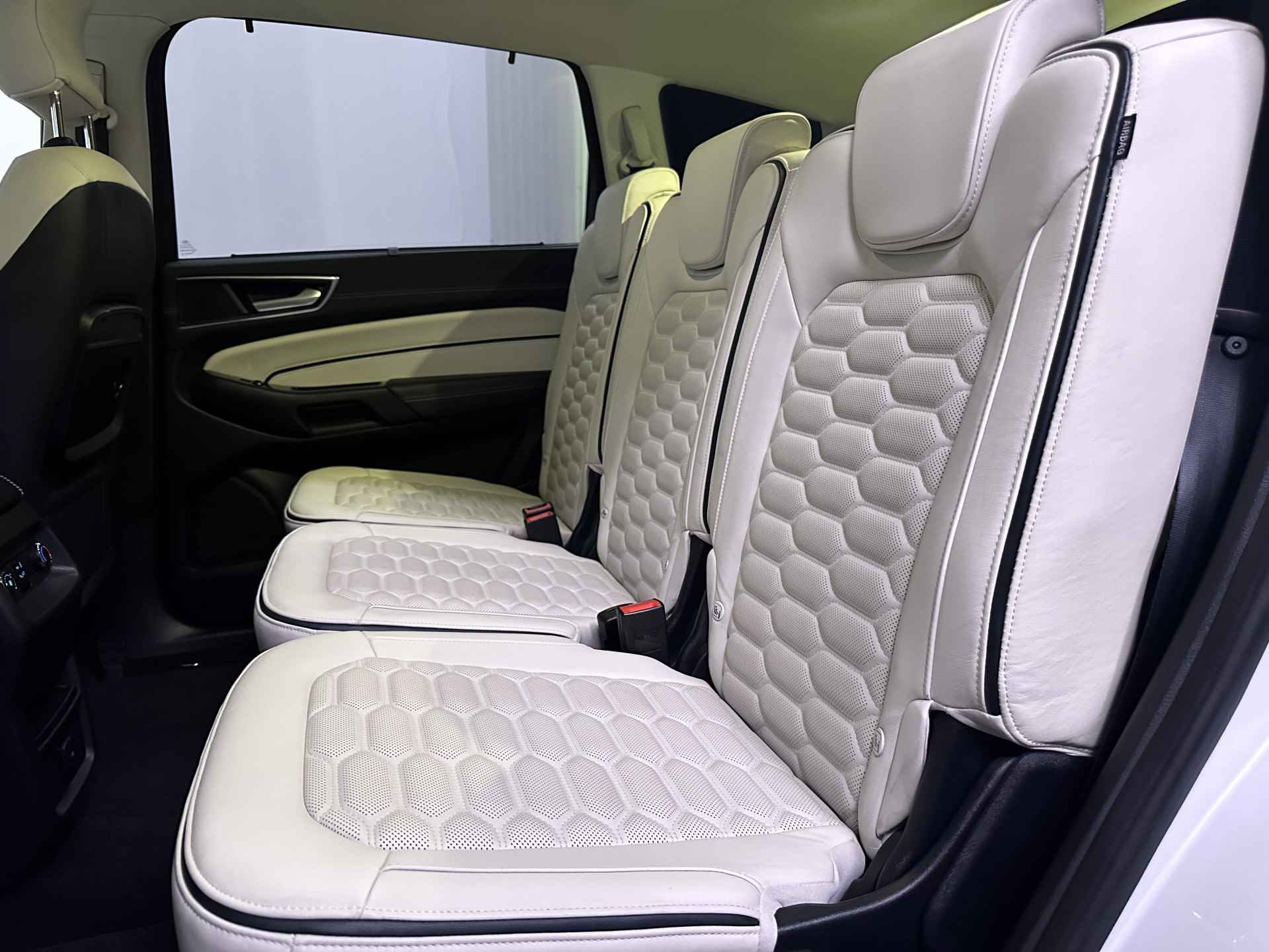 Ford S-Max 2.0 Vignale 7 Persoons 240pk Automaat | Lederen Sportstoelen Memory | Navigatie | Camera | Cruise Control | L.M. 18" | Stoelverwarming | - 26/46