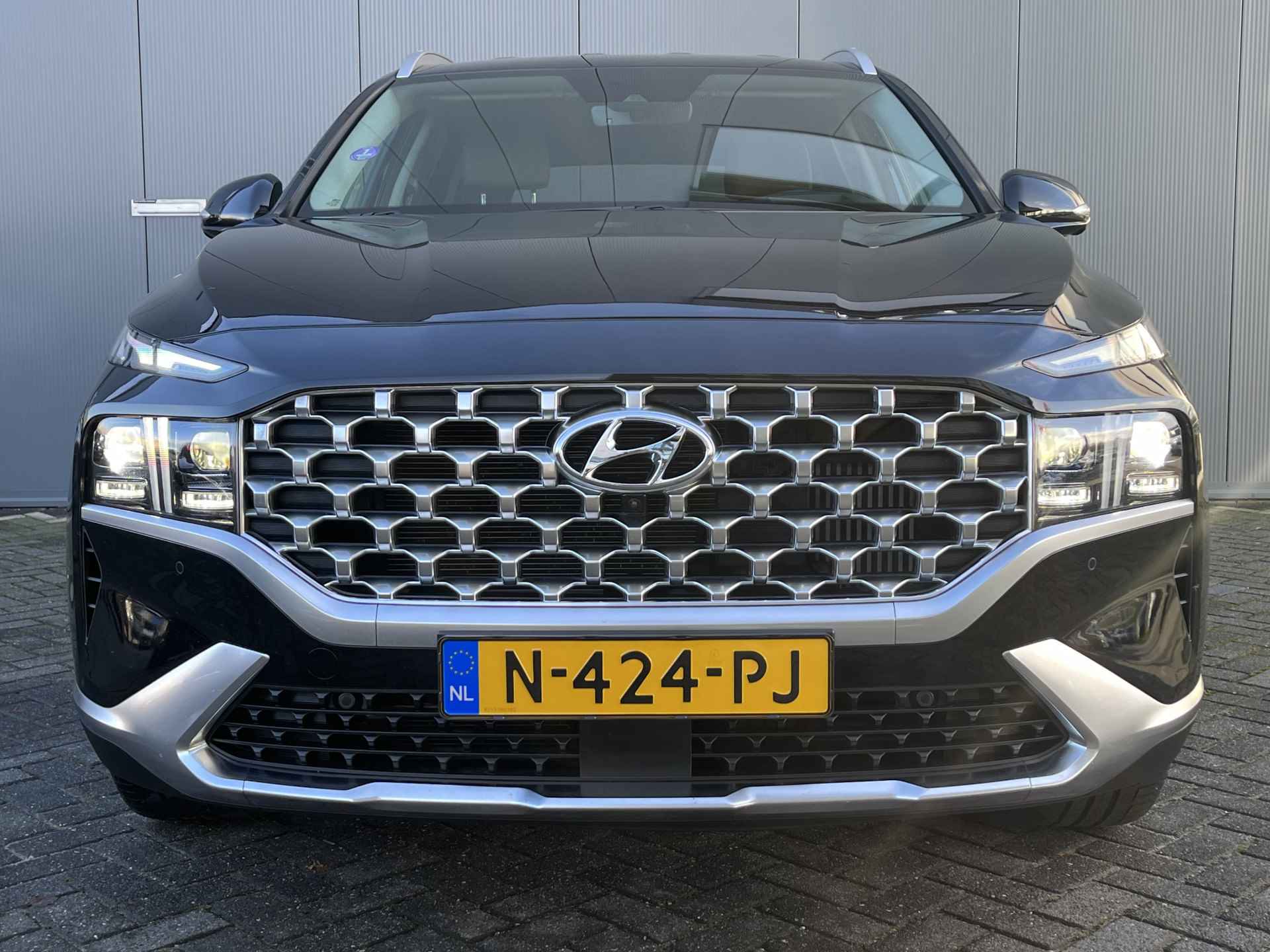 Hyundai Santa Fe 1.6 T-GDI PHEV 265pk Premium 7pers | 360 Camera | Dodehoek detectie | Leder | Stoelventilatie en Stoelverwarming | Elektrische a - 4/42